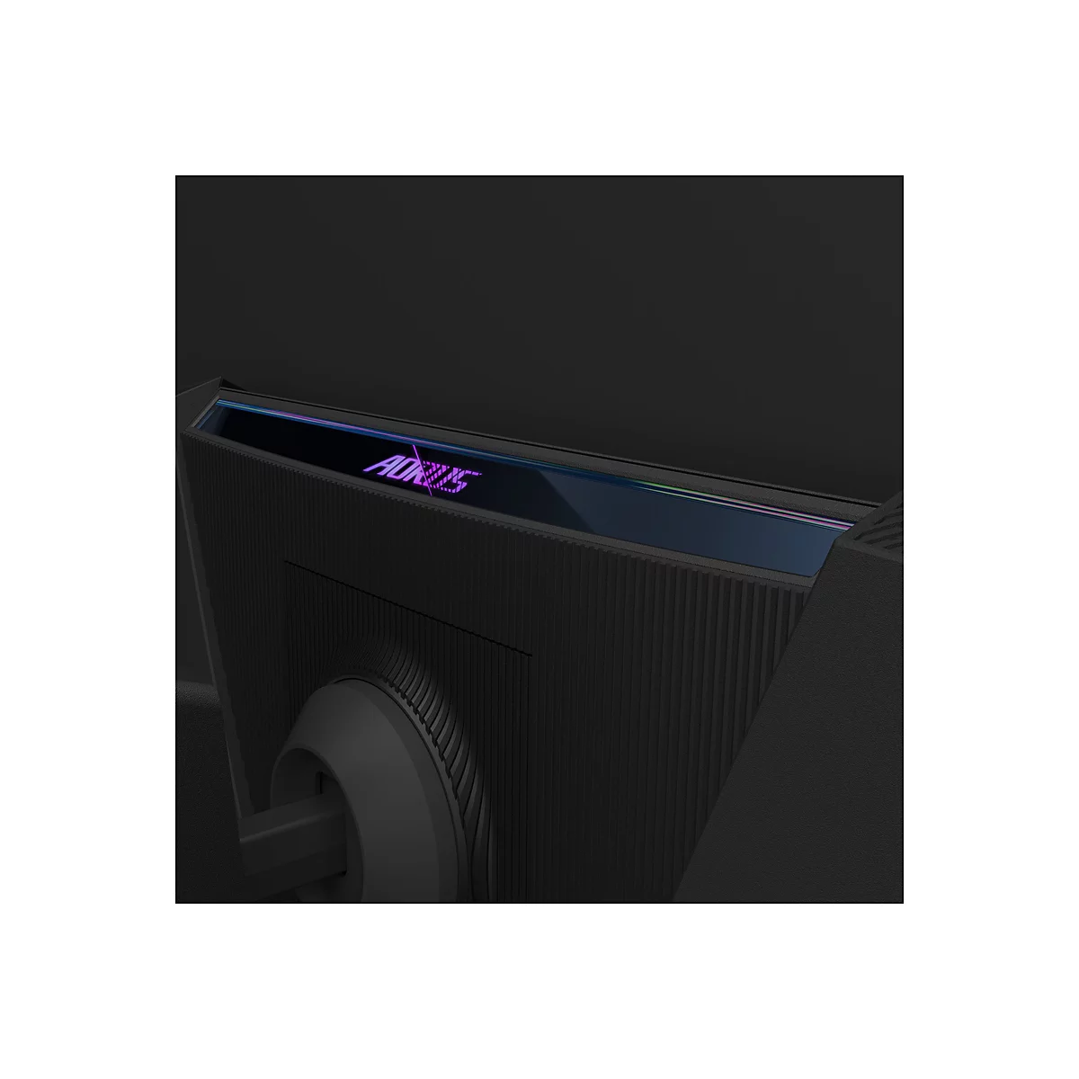 Nahaufnahme eines schwarzen Gaming-Monitors mit dem Wort "AORUS" in Leuchtbuchstaben.