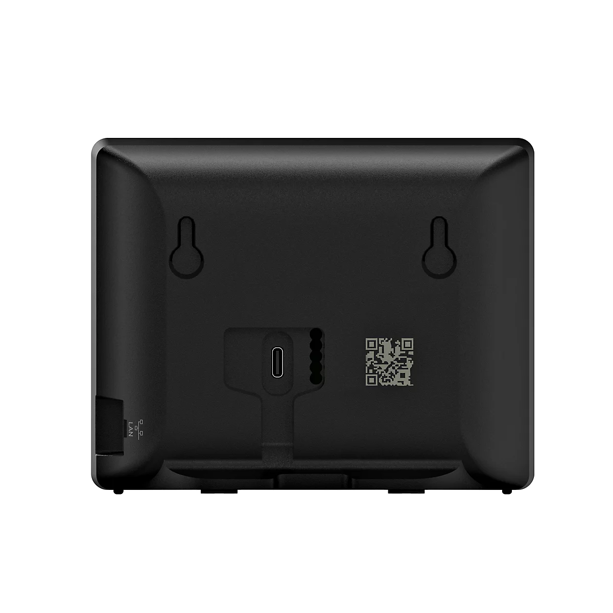 Rückseite eines schwarzen, rechteckigen Geräts mit Wandhalterungsöffnungen, USB-C-Anschluss und QR-Code.