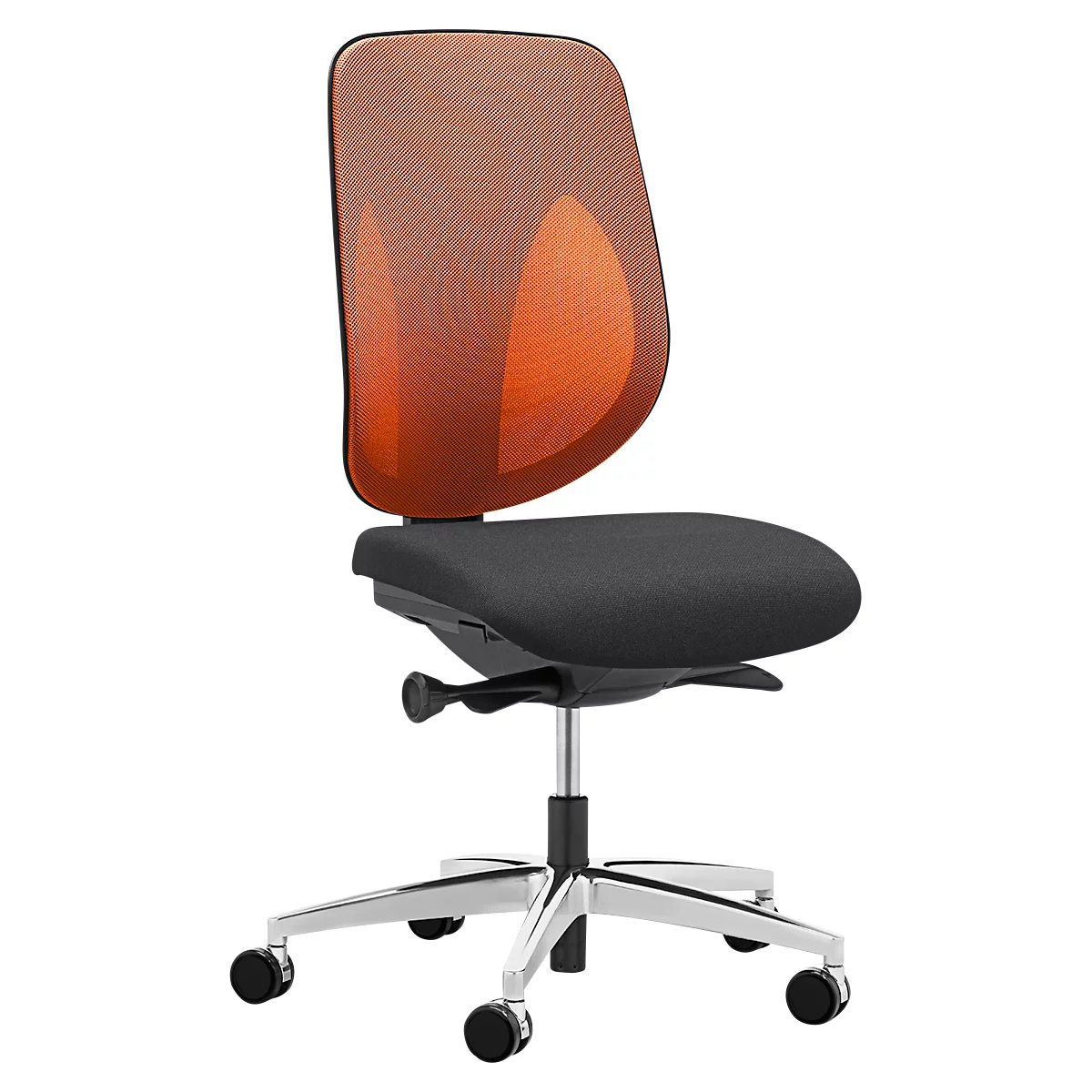 Bürostuhl mit orangefarbener Netzrückenlehne, schwarzem Sitz und silbernen Rollen.