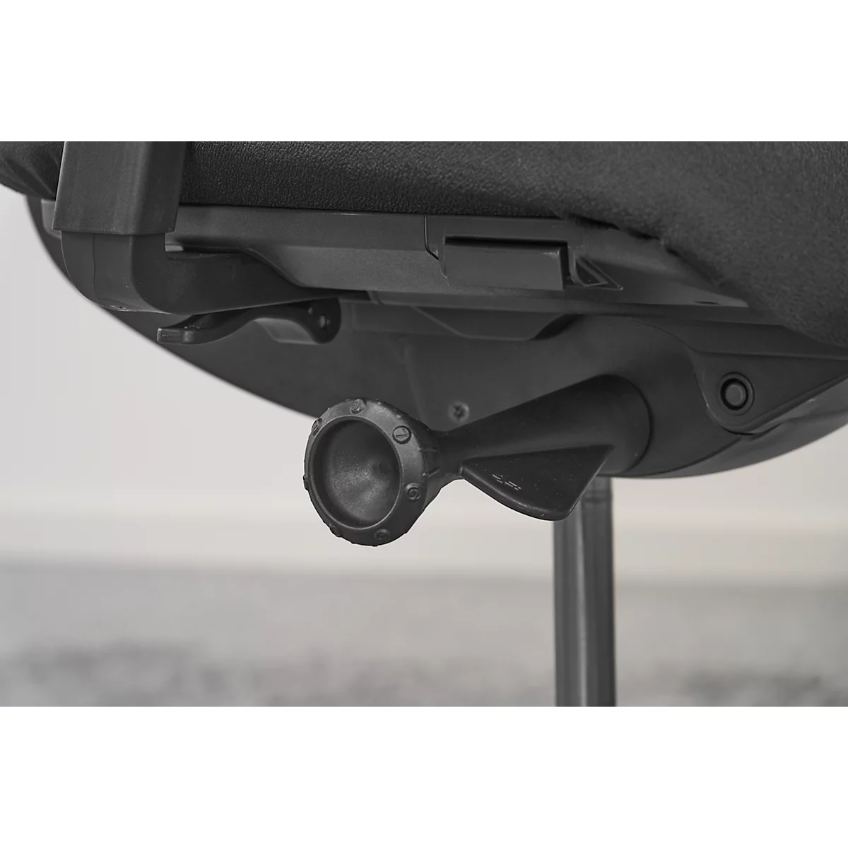 Giroflex Drehstuhl 353, mit Armlehnen, Auto-Synchronmechanik, Muldensitz, 3D-Netz-Rückenlehne, schwarz/schwarz