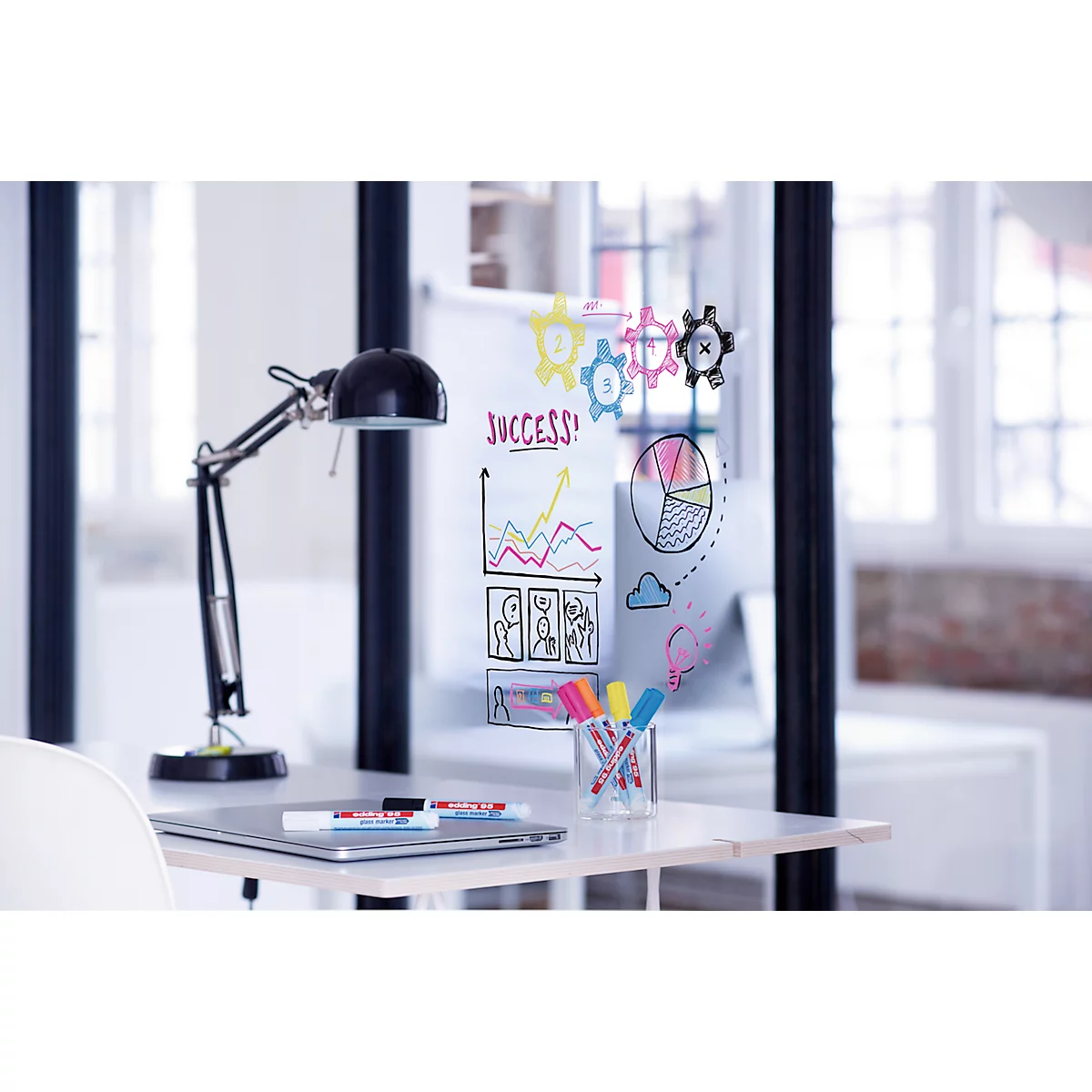 Glasmarker edding 95, voor glazen oppervlakken &amp; whiteboards, lijndikte 1,5-3 mm, ronde punt, set van 4, zwart, lichtblauw, roze en oranje 