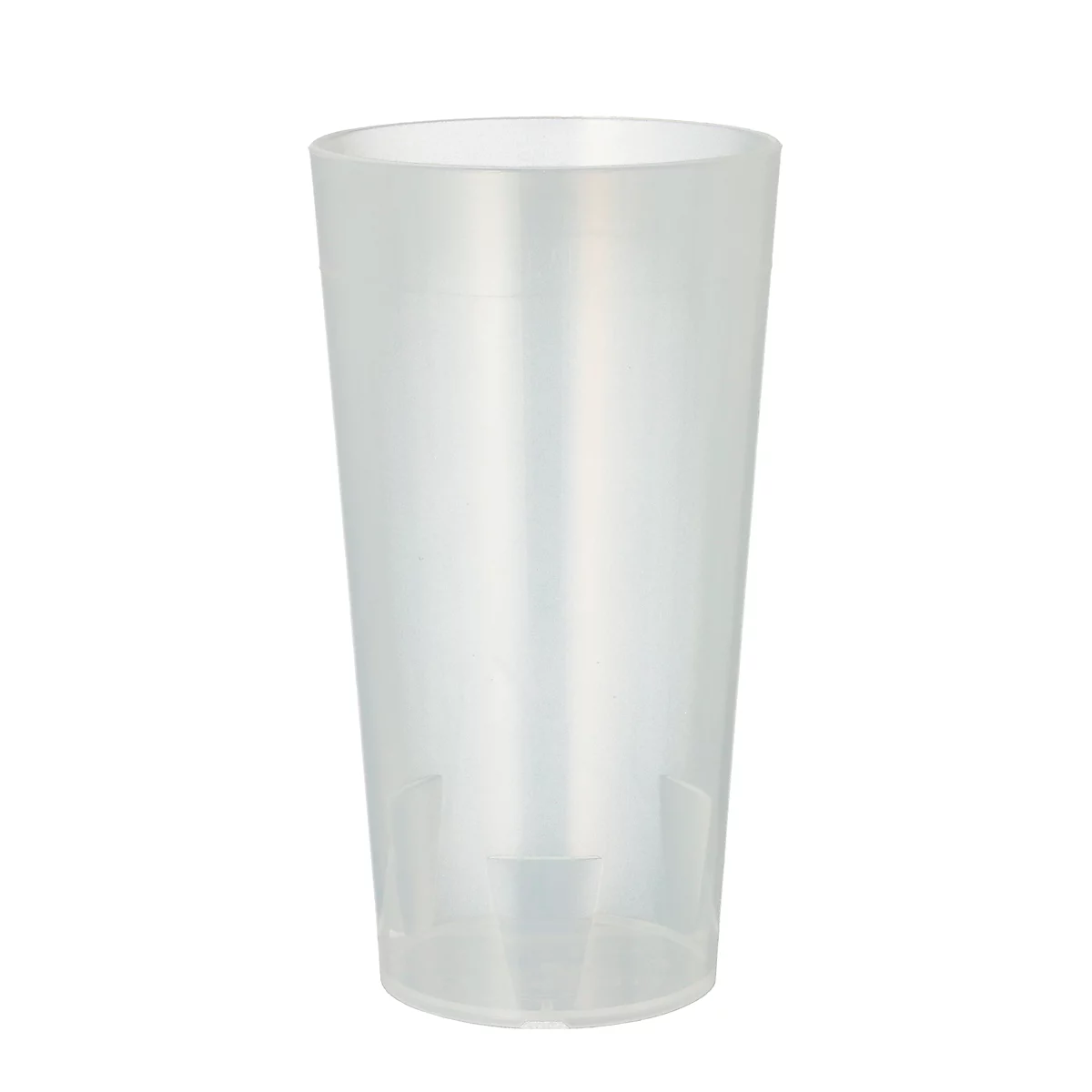 Un verre à boire transparent, de forme légèrement conique.