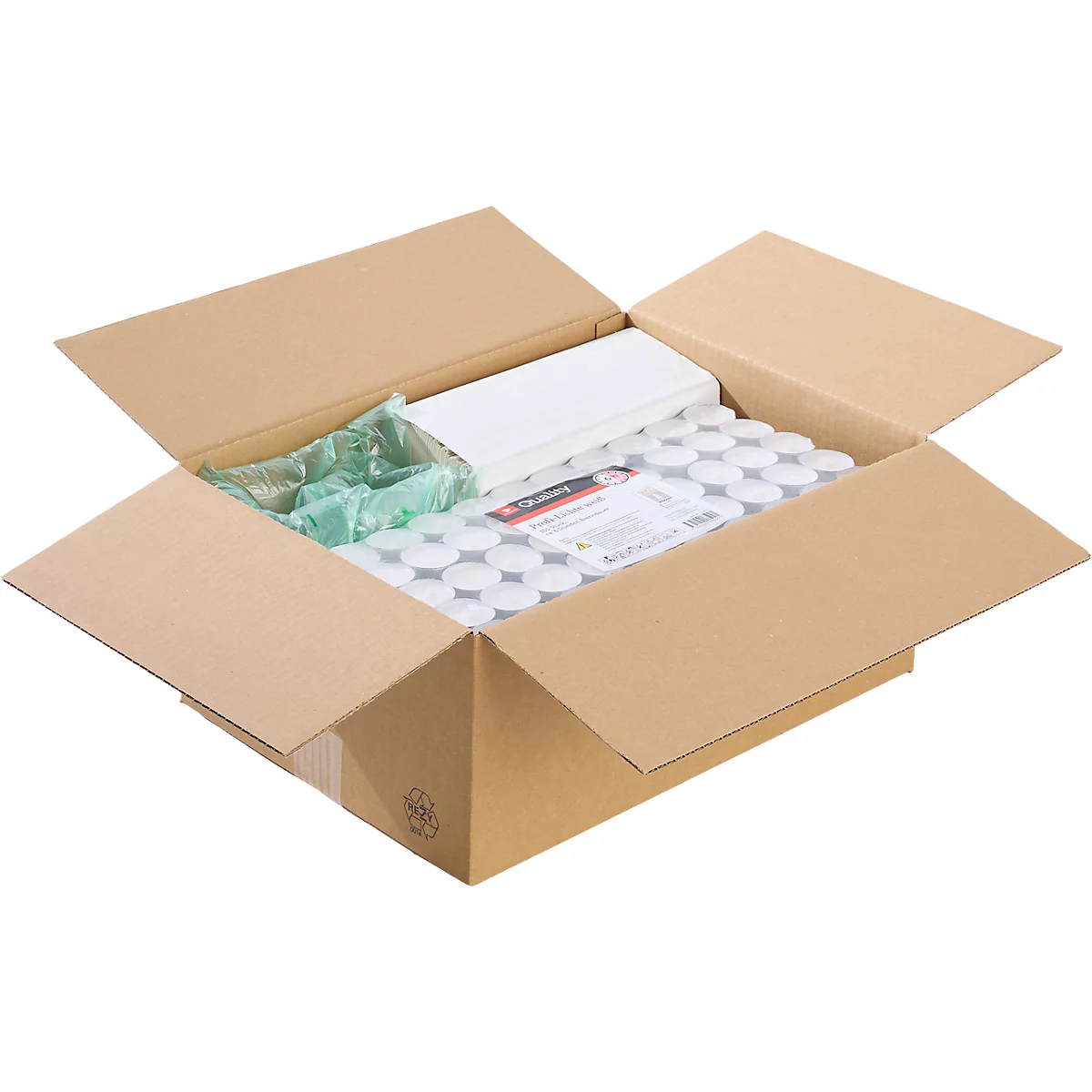 Open kartonnen doos met witte kaarsen, verpakkingsmateriaal en een label.