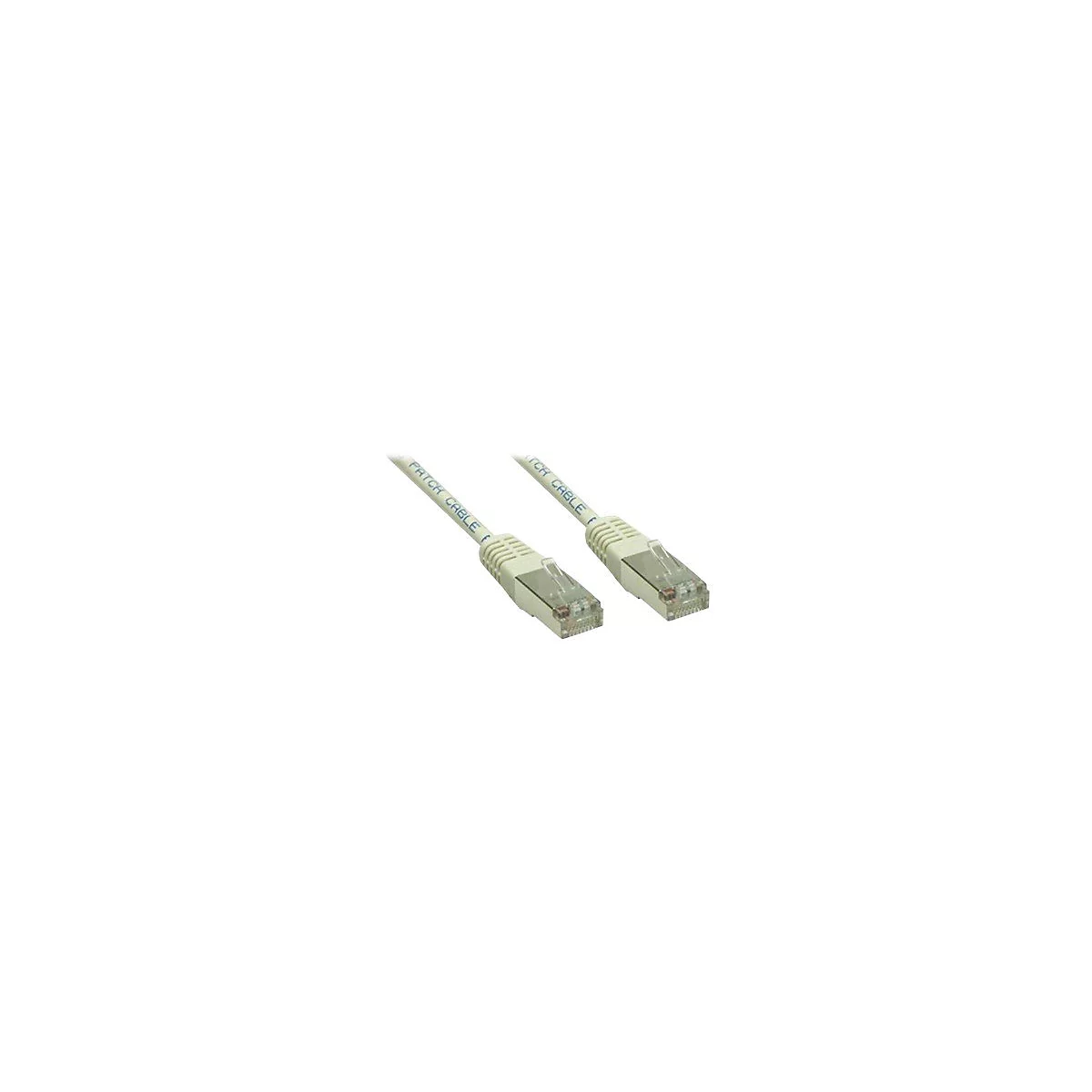 Zwei Enden eines beigen Netzwerkkabels mit transparenten RJ45-Steckern vor weißem Hintergrund.