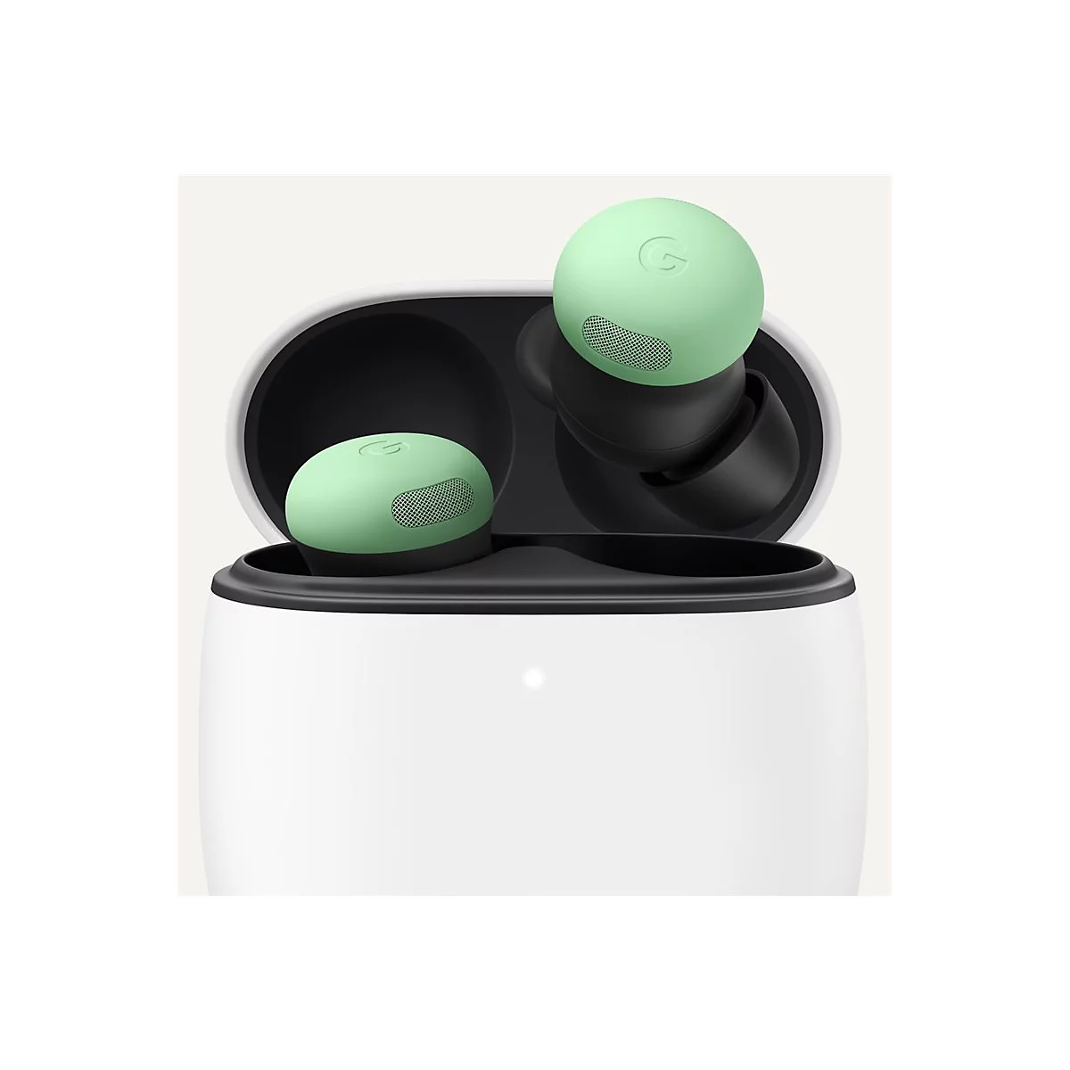 Offene, weiße Ladeschale mit zwei mintgrünen Earbuds. Die Earbuds zeigen das Logo des Herstellers.