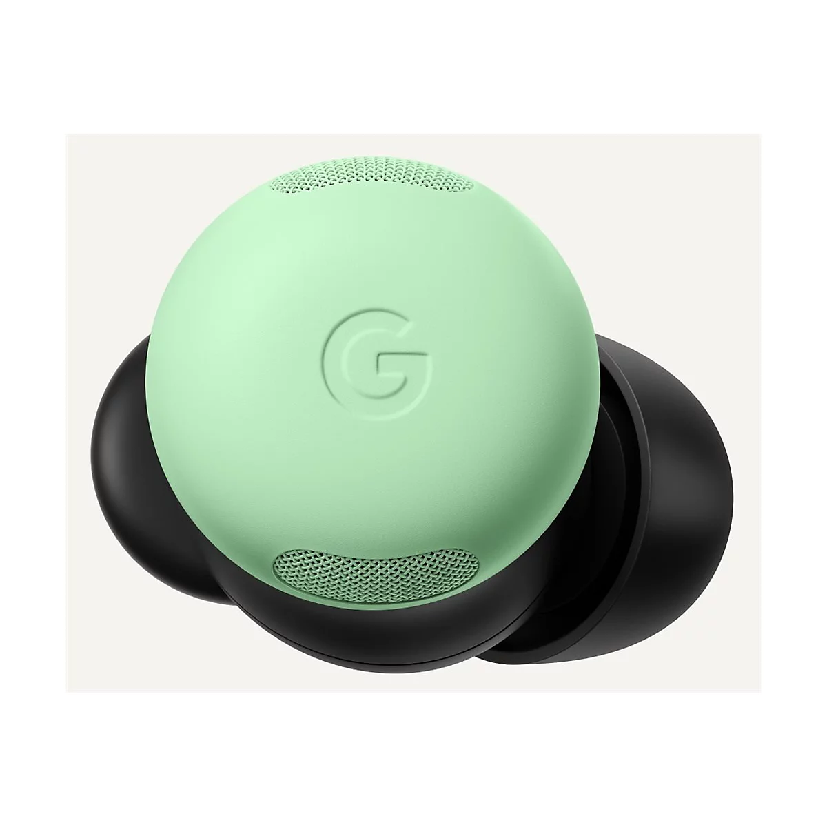 Nahaufnahme eines grünen Google Pixel Buds Ohrhörers mit schwarzem Ohrstück und dem Google "G"-Logo.