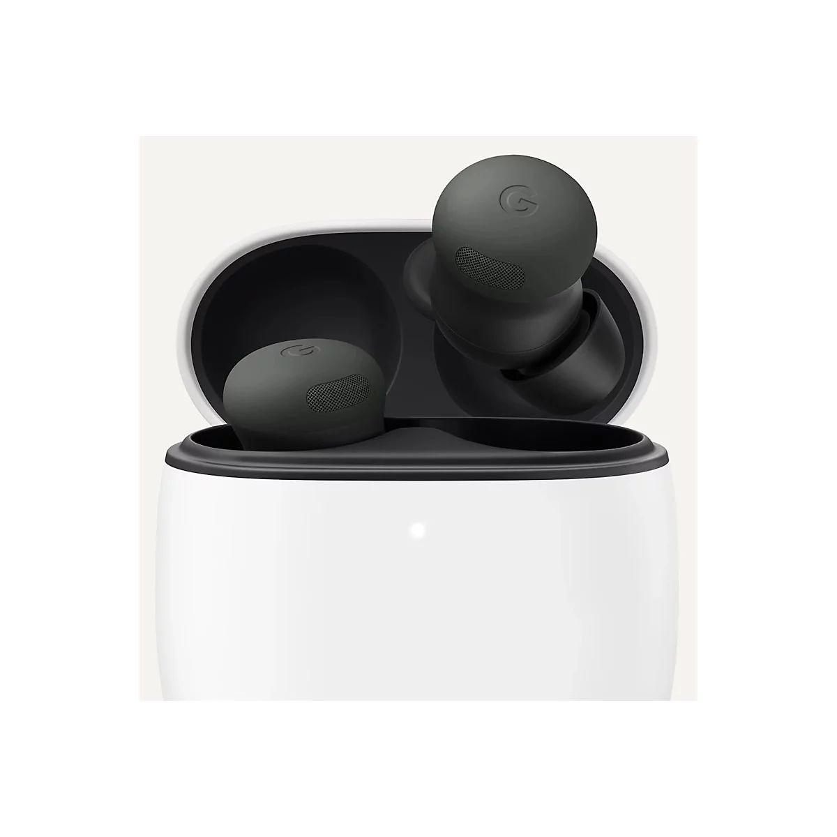 Draufsicht auf offene weiße Ladeschale mit grünen Kopfhörern. Der Deckel ist geöffnet, zeigt die schwarzen Aussparungen für die Kopfhörer.