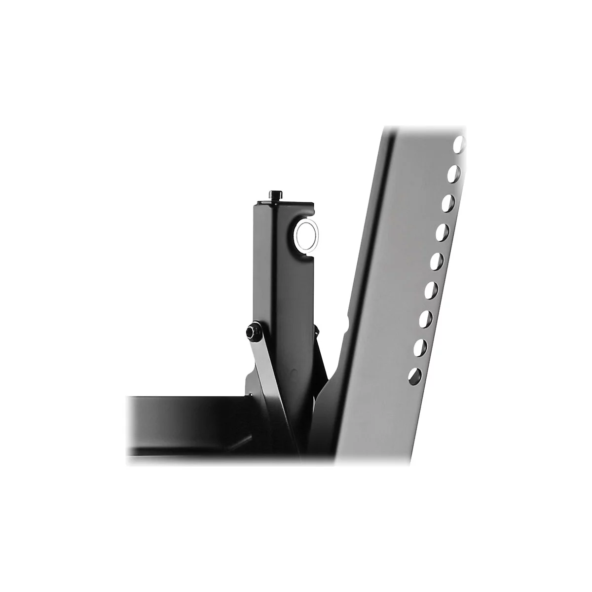 Detailaufnahme einer schwarzen TV-Halterung, mit Löchern und runden Öffnungen. Auf weißem Hintergrund.