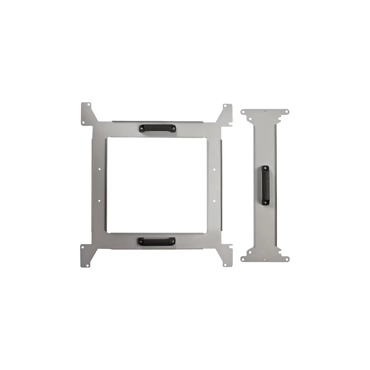 Zwei Metallhalterungen, eine quadratisch mit Griffen, eine länglich. Schraublöcher und rechteckige Aussparungen sind vorhanden.