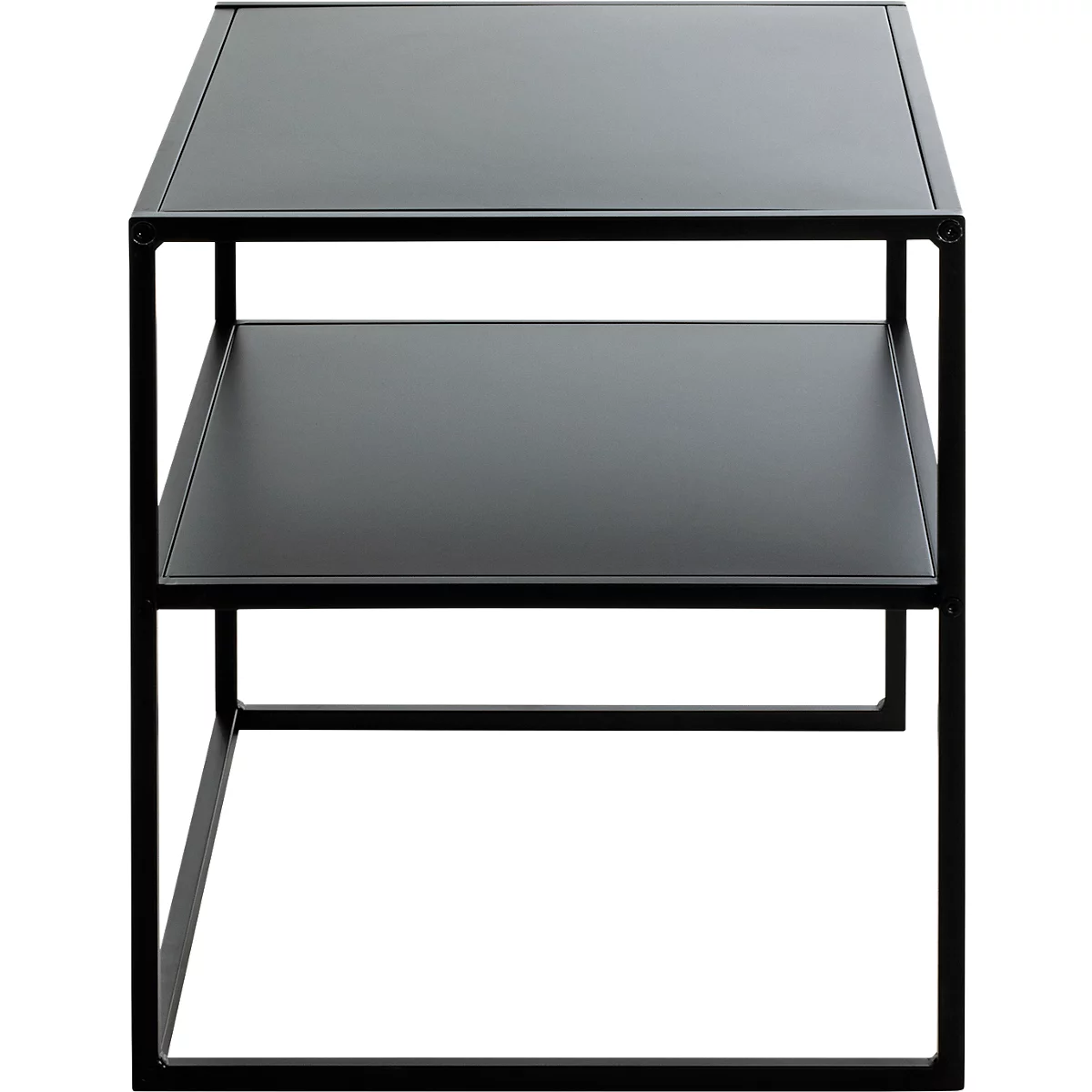 Een zwarte, minimalistische bijzettafel met twee planken. Het metalen frame is hoekig en geometrisch.