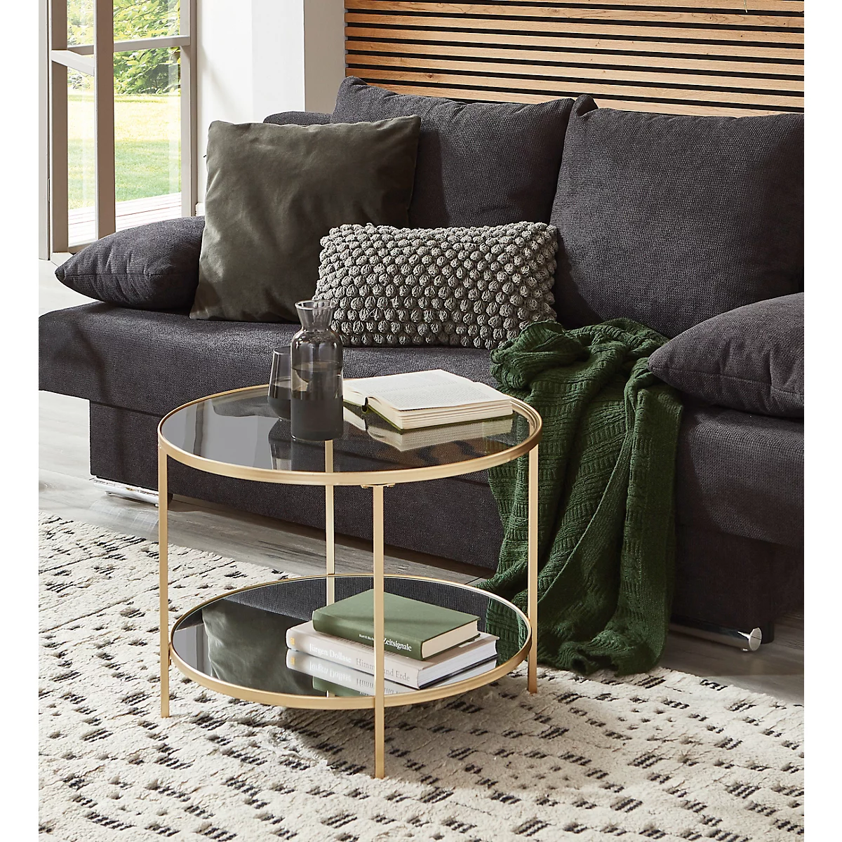 Table d'appoint ronde dorée avec deux étagères en verre, dimensions : Ø 60 cm, hauteur 45 cm. Certifié ESG.