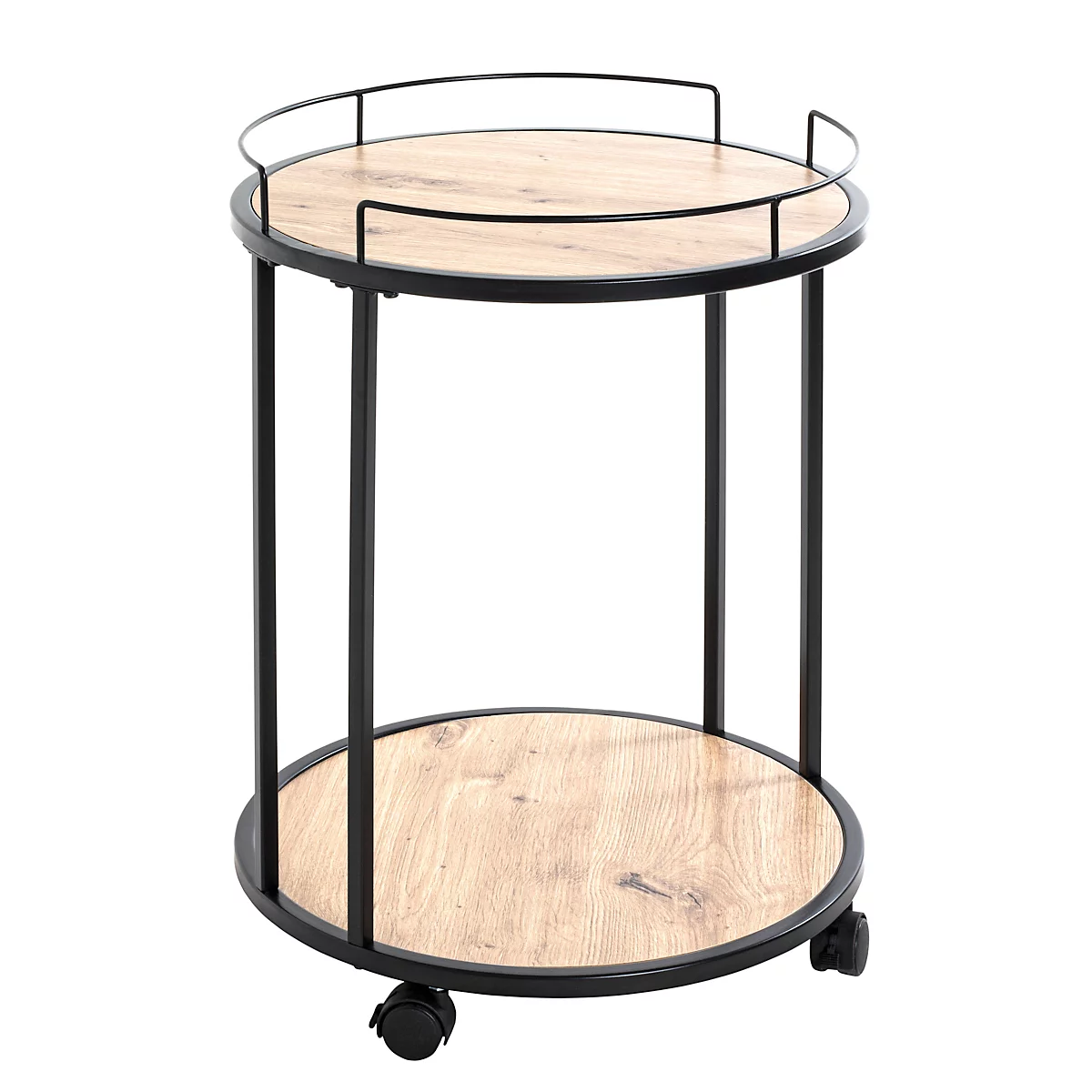 Table d'appoint ronde à deux niveaux, sur laquelle se trouvent des verres, une carafe, une bouteille. En arrière-plan, un canapé et un tapis.