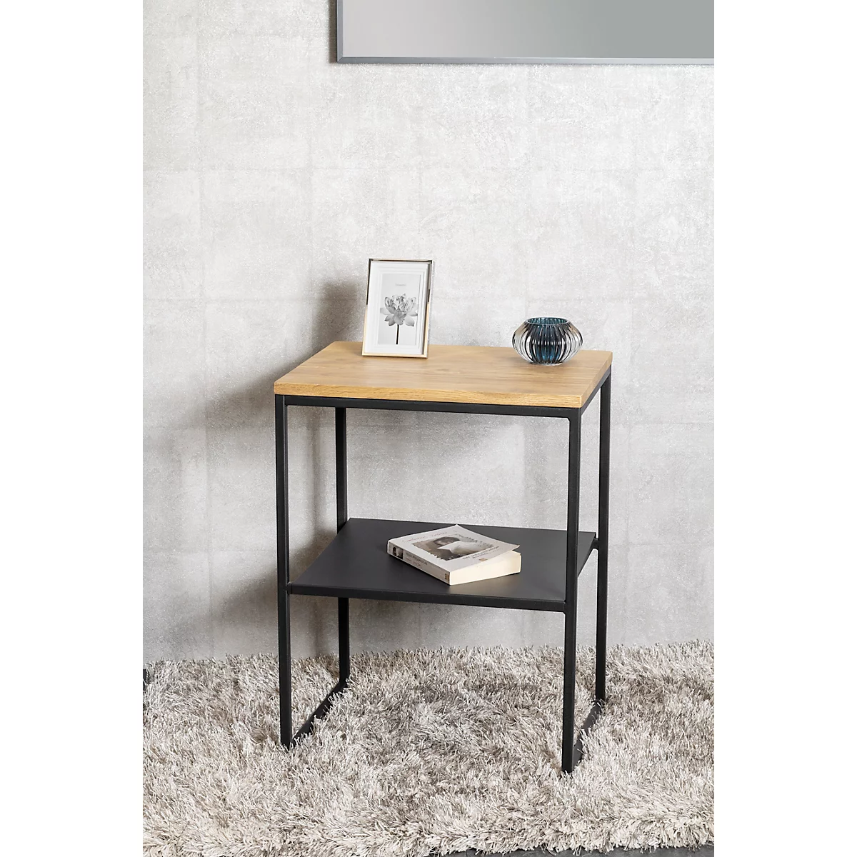 Table d'appoint avec plateau en bois et cadre en métal noir. Dimensions : 45x35x60 cm. Une représentation du matériau est également affichée.
