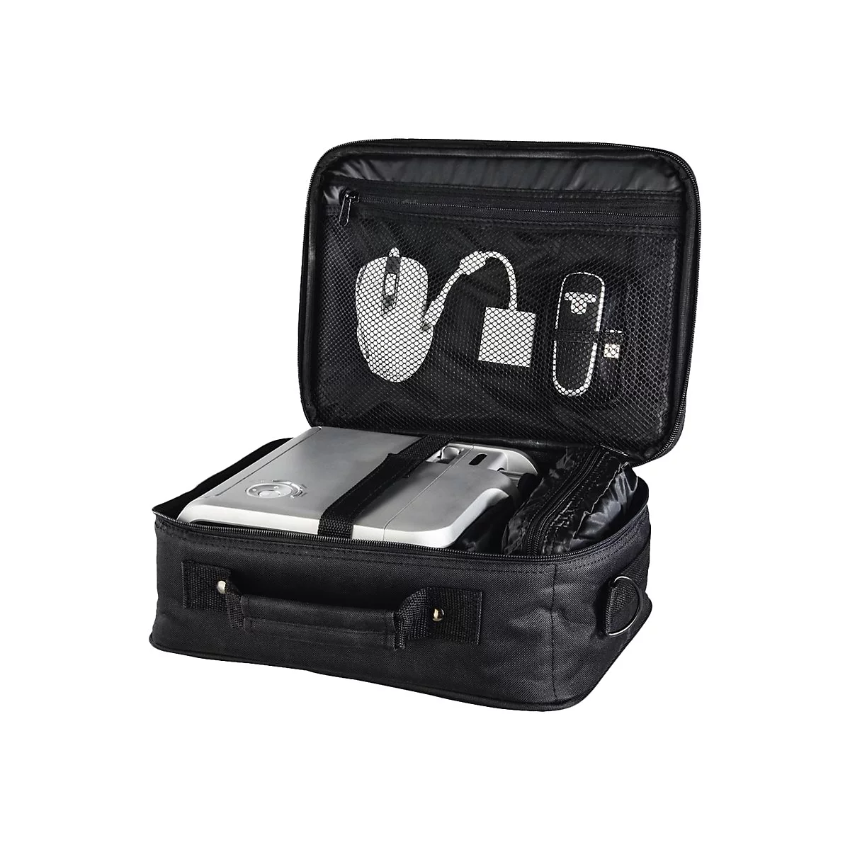 Geöffnete, schwarze Beamer-Tasche mit einem silbernen Projektor und Zubehör im Netzfach.