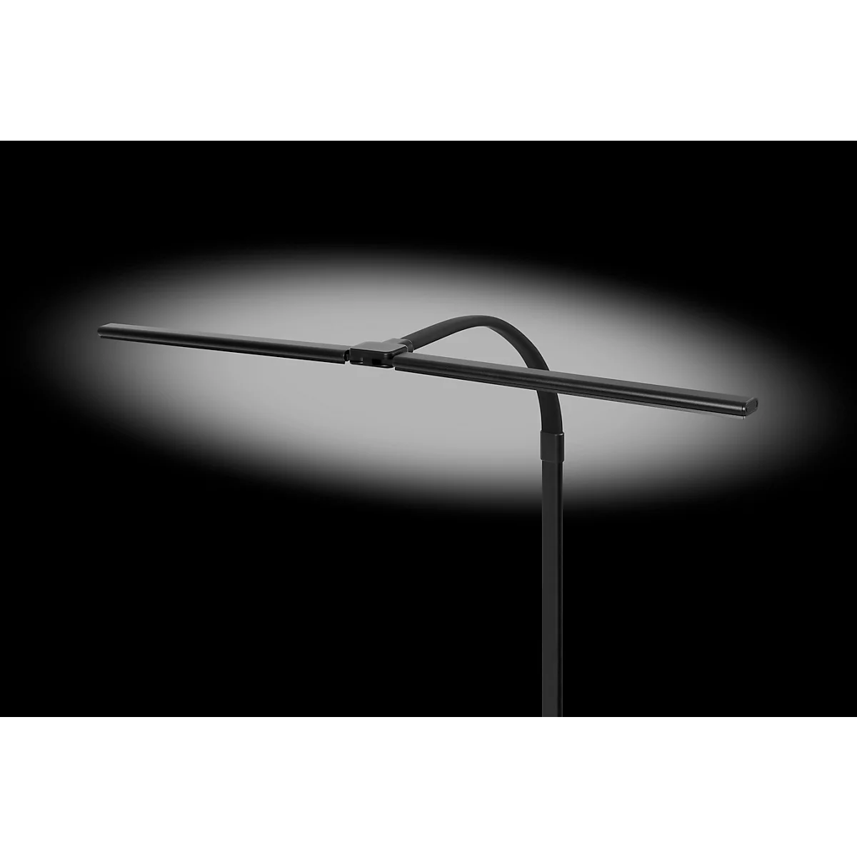 Eine schwarze Schreibtischlampe, die einen Lichtkegel wirft.