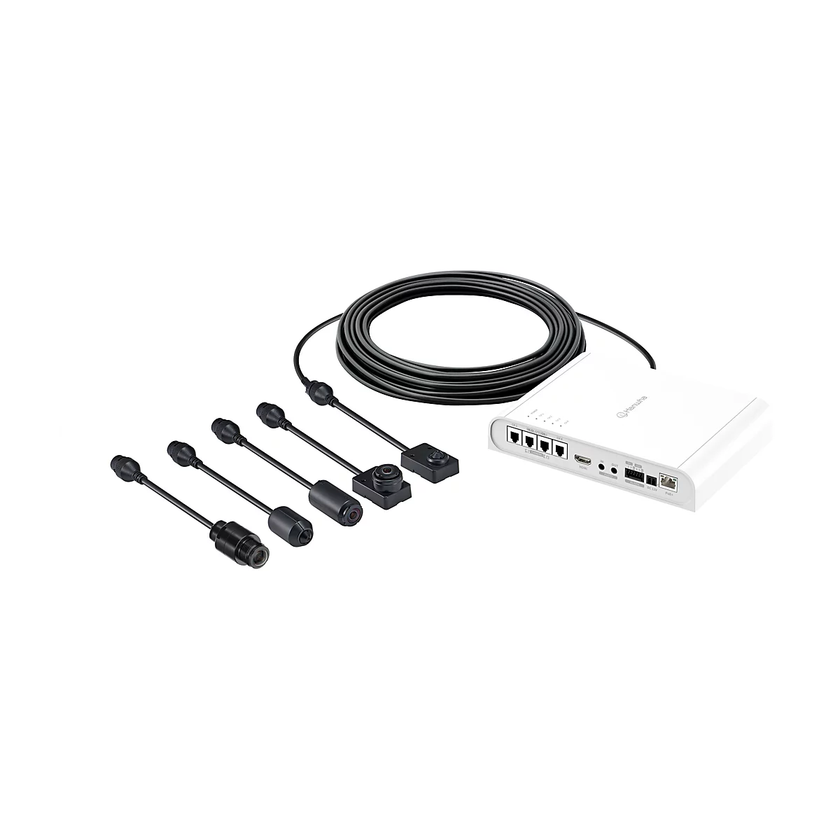 Kameraausrüstung mit vier Objektiven, Kabel, Router und weißen Hintergrund.