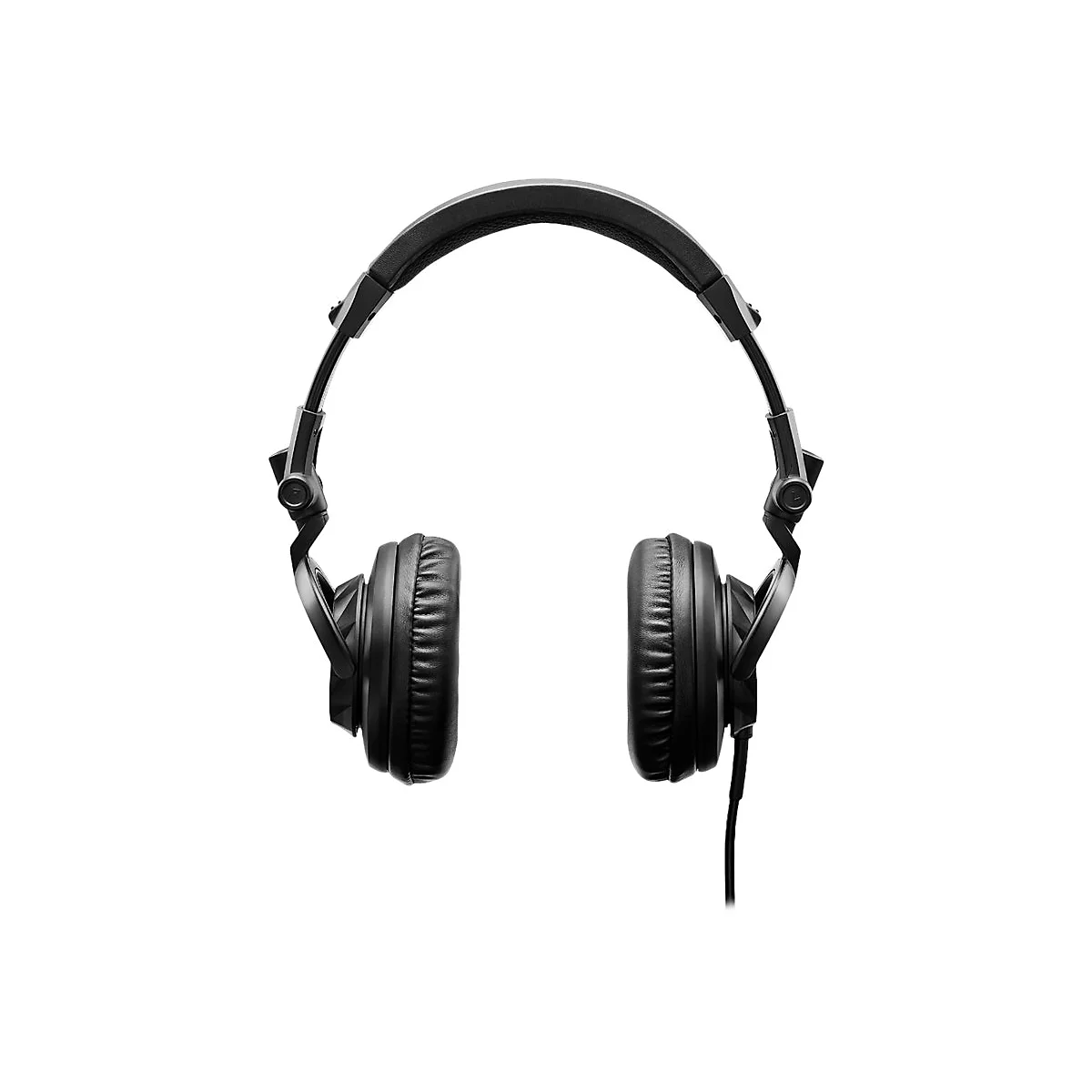Schwarze Over-Ear-Kopfhörer vor weißem Hintergrund mit weichen Ohrpolstern und Kabelanschluss.