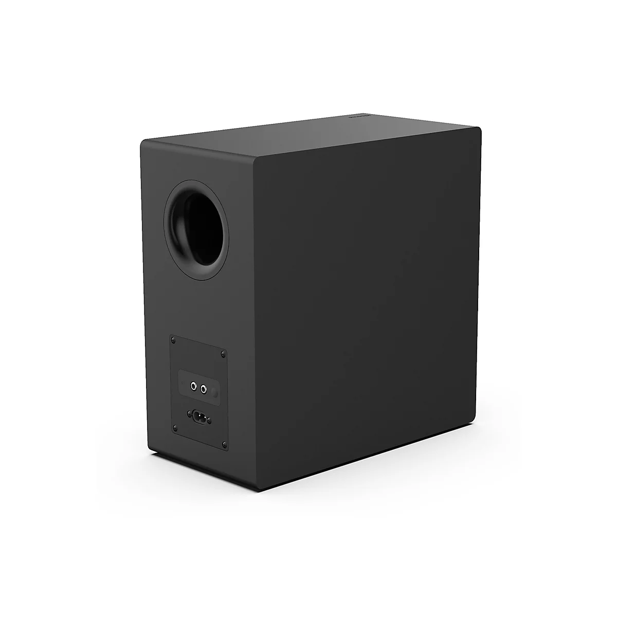 Schwarzer Subwoofer von hinten mit Bassreflexöffnung und Anschlussbuchsen auf weißem Hintergrund.