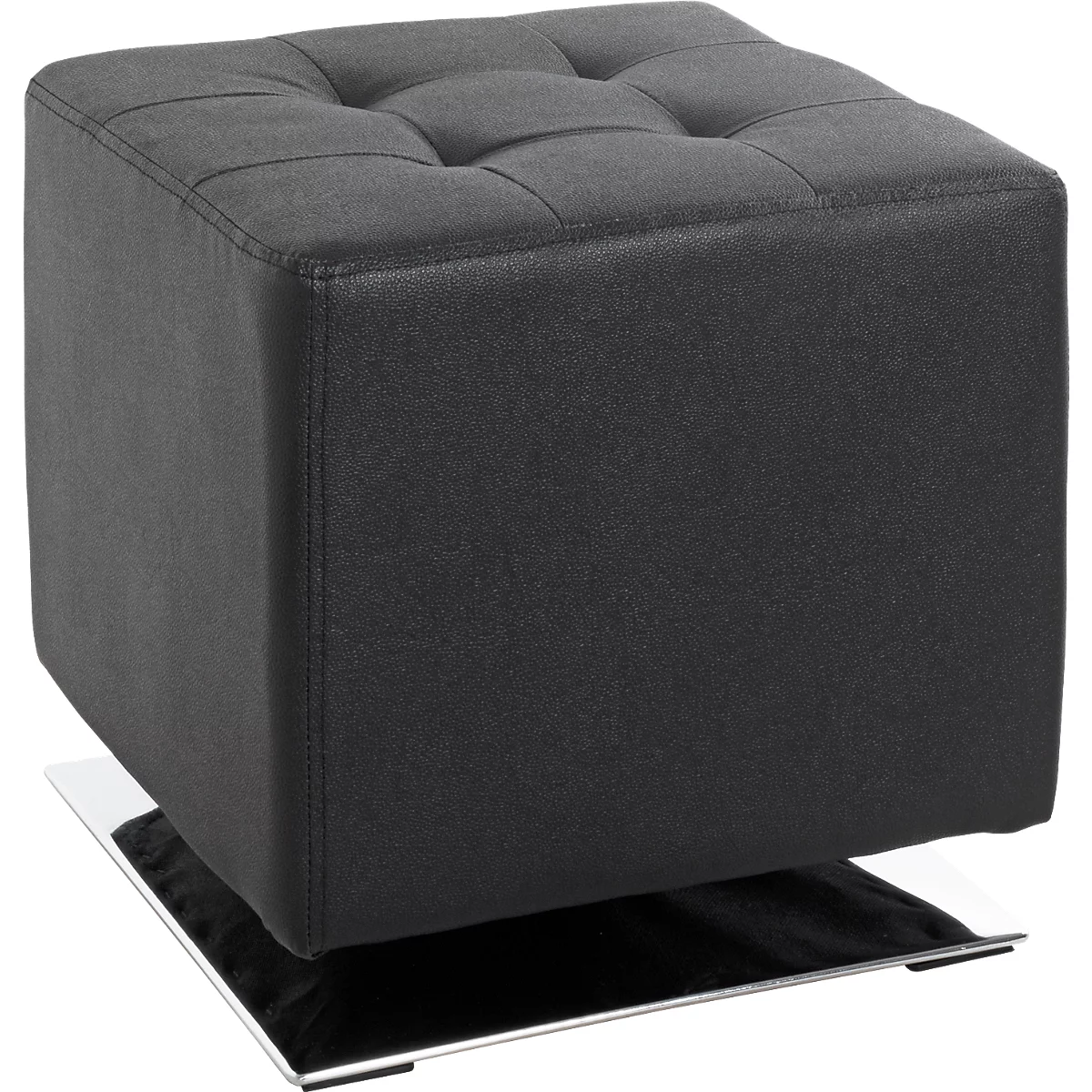 Quadratischer, dunkelgrauer Stoffhocker mit Knopfheftung auf einer glänzenden Chrombasis vor weißem Hintergrund.