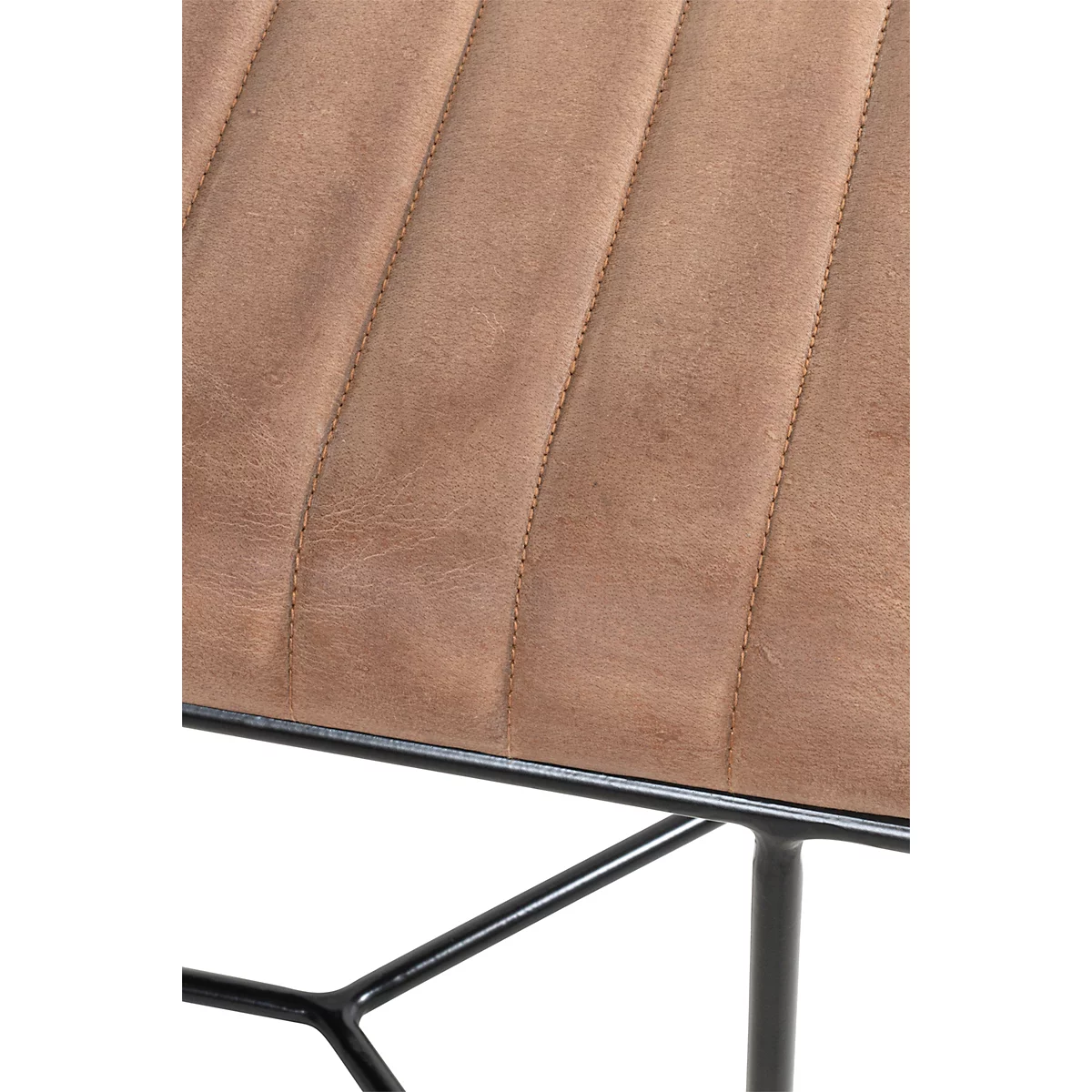 Hocker mit braunem Sitz und schwarzem Metallgestell. Abmessungen: 60x38x48cm.