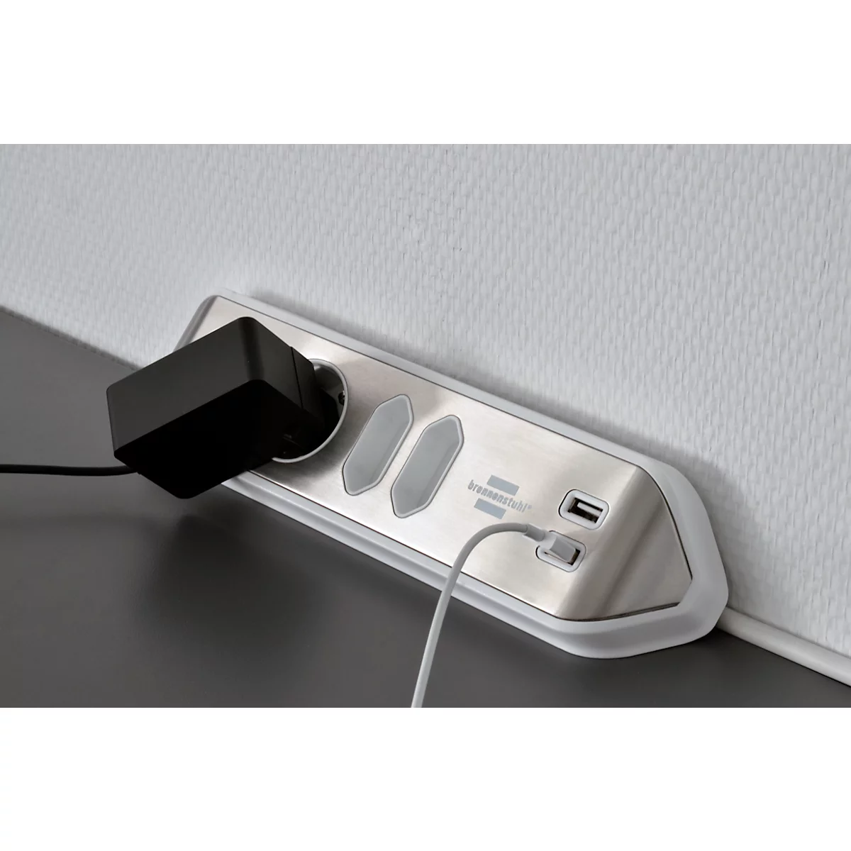 Hoekstopcontactstrip brennenstuhl® estilo, 4-voudig + USB-laadfunctie, IP20, met kabel &amp; kleefkussens, L 70 x B 100 x H 300 mm, wit-zilver