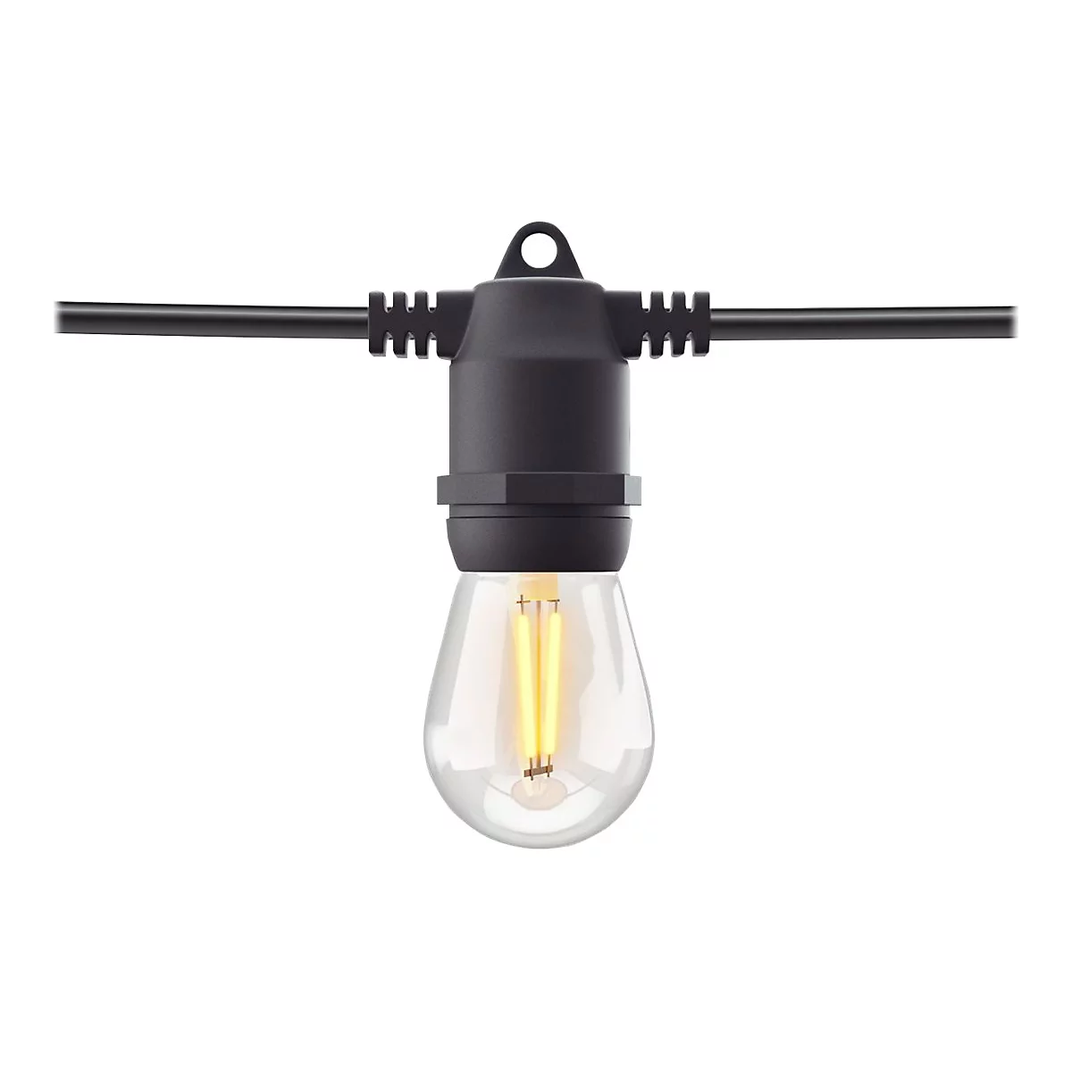 Eine einzelne LED-Glühbirne an einer schwarzen Lichterkette vor weißem Hintergrund.