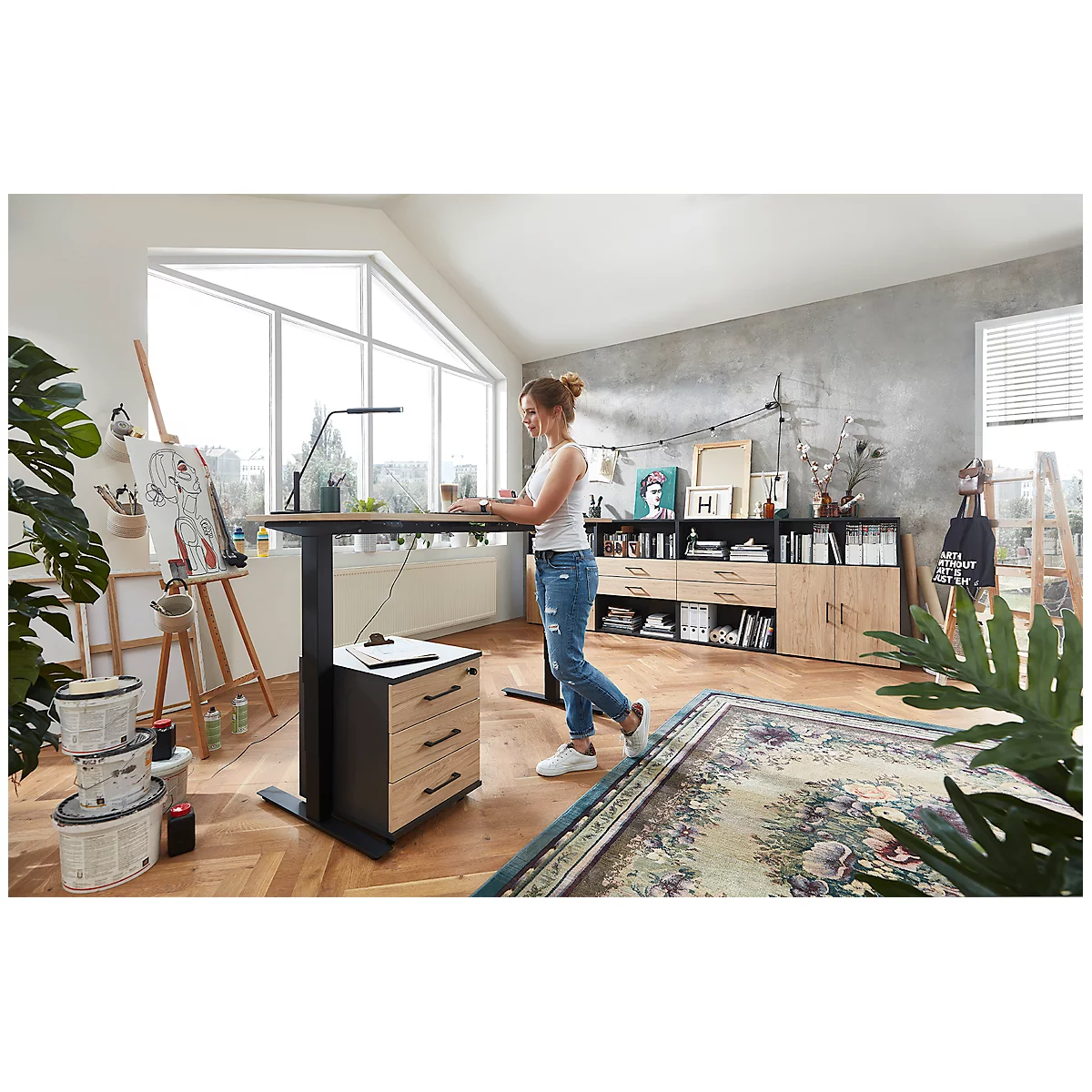 Home Office Schreibtisch TEMPIO, elektrisch höhenverstellbar, geteilte Tischplatte mit Klappe, B 1600 x T 700 x H 640-1280 mm, weiß