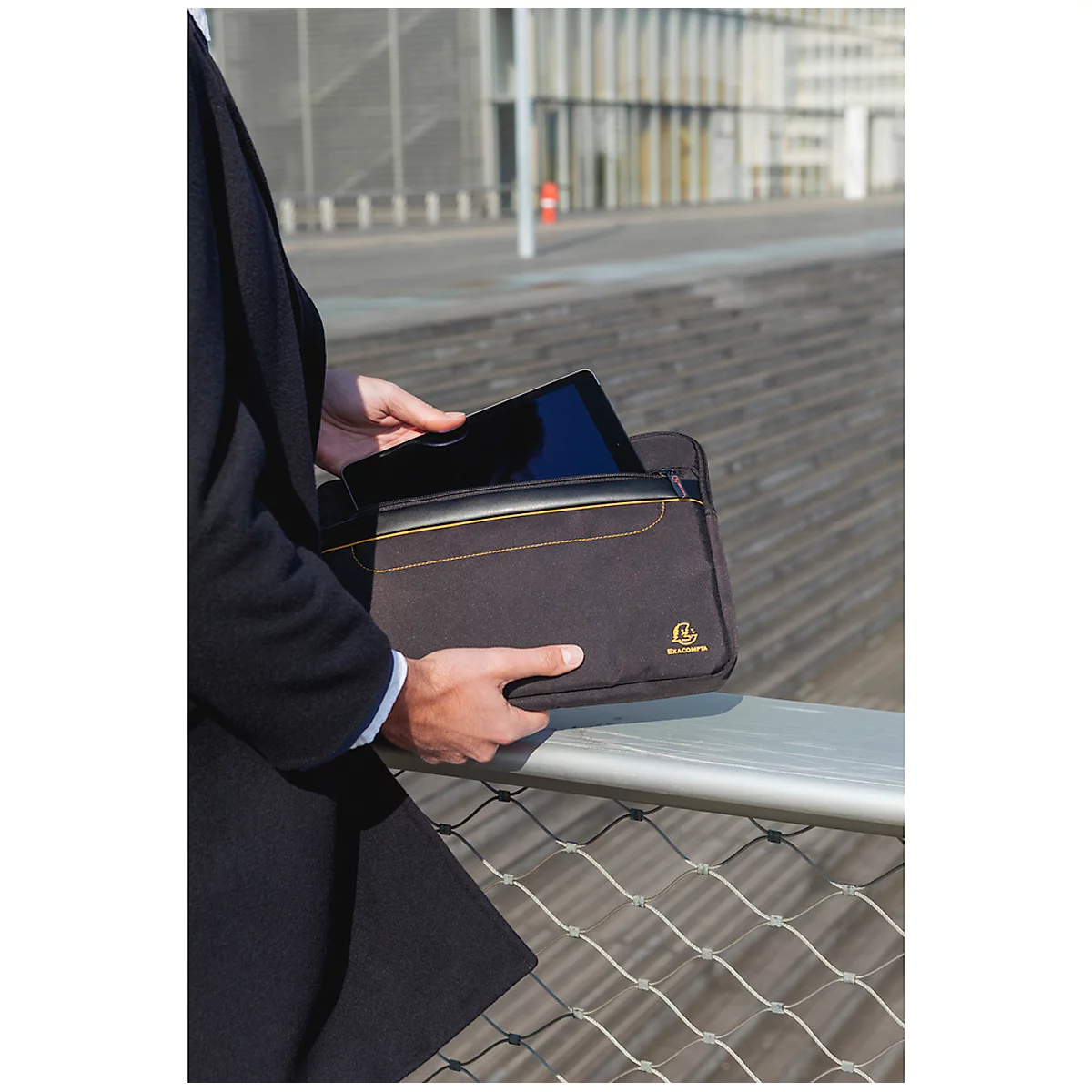 Housse pour ordinateur portable Exacompta Exactive®, pour 1 ordinateur portable ou tablette jusqu'à 13,3″,1 poche zippée, tissu polyester imperméable, noir