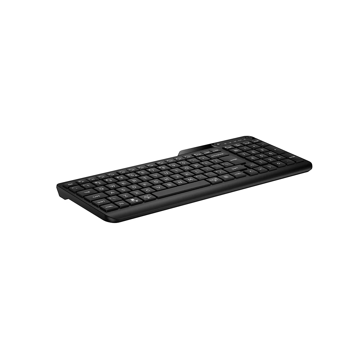 Flache schwarze Computertastatur im QWERTZ-Layout isoliert vor weißem Hintergrund.