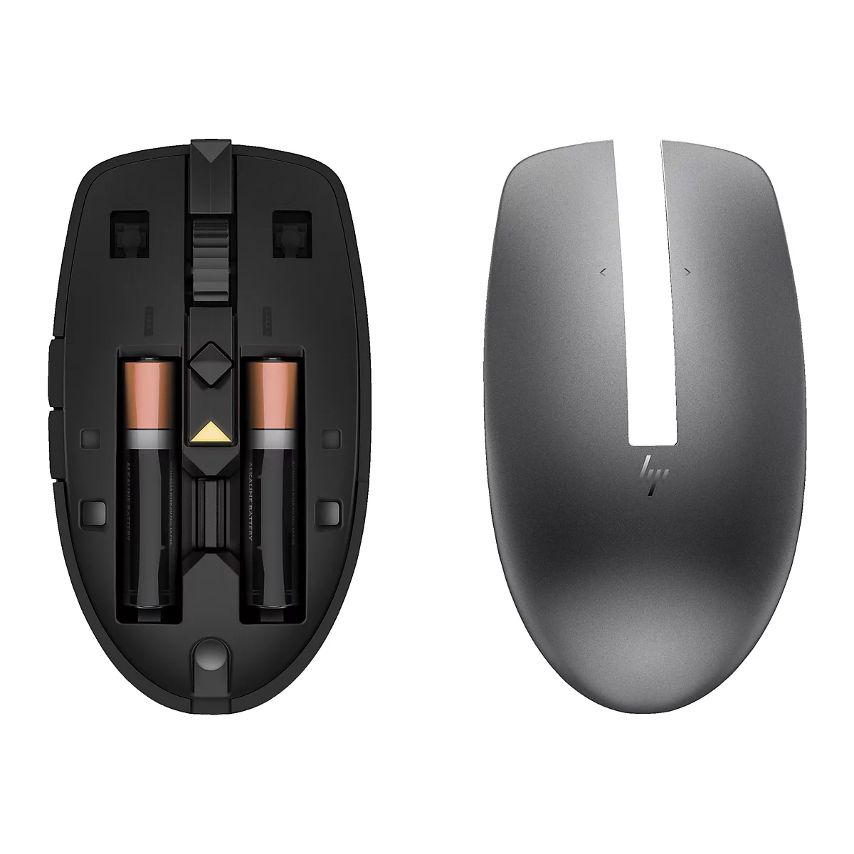 Draufsicht auf eine kabellose Maus, links offen mit Batterien, rechts geschlossen. Grau. Das HP-Logo ist auf der geschlossenen Seite sichtbar.