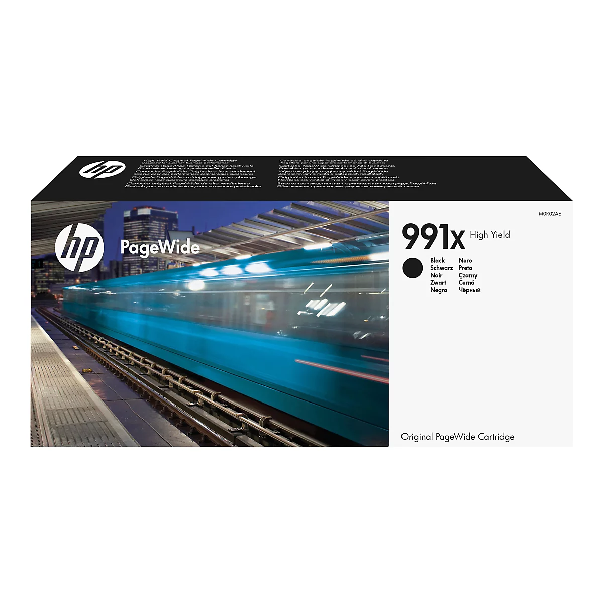 Auf einer Stadtbahnstation steht eine HP PageWide Druckerpatrone mit dem Hintergrund eines blauen Zugs, der vorbeifährt.