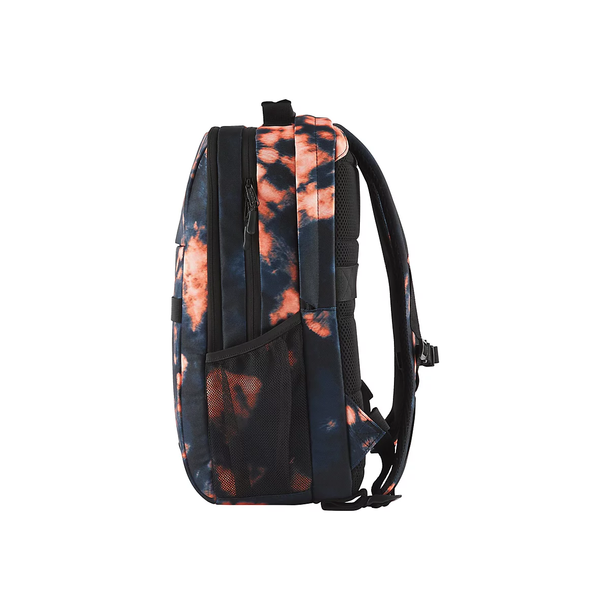 Schwarzer Rucksack, mit blau-orangefarbenem Muster, von der Seite vor weiÃŸem Hintergrund.