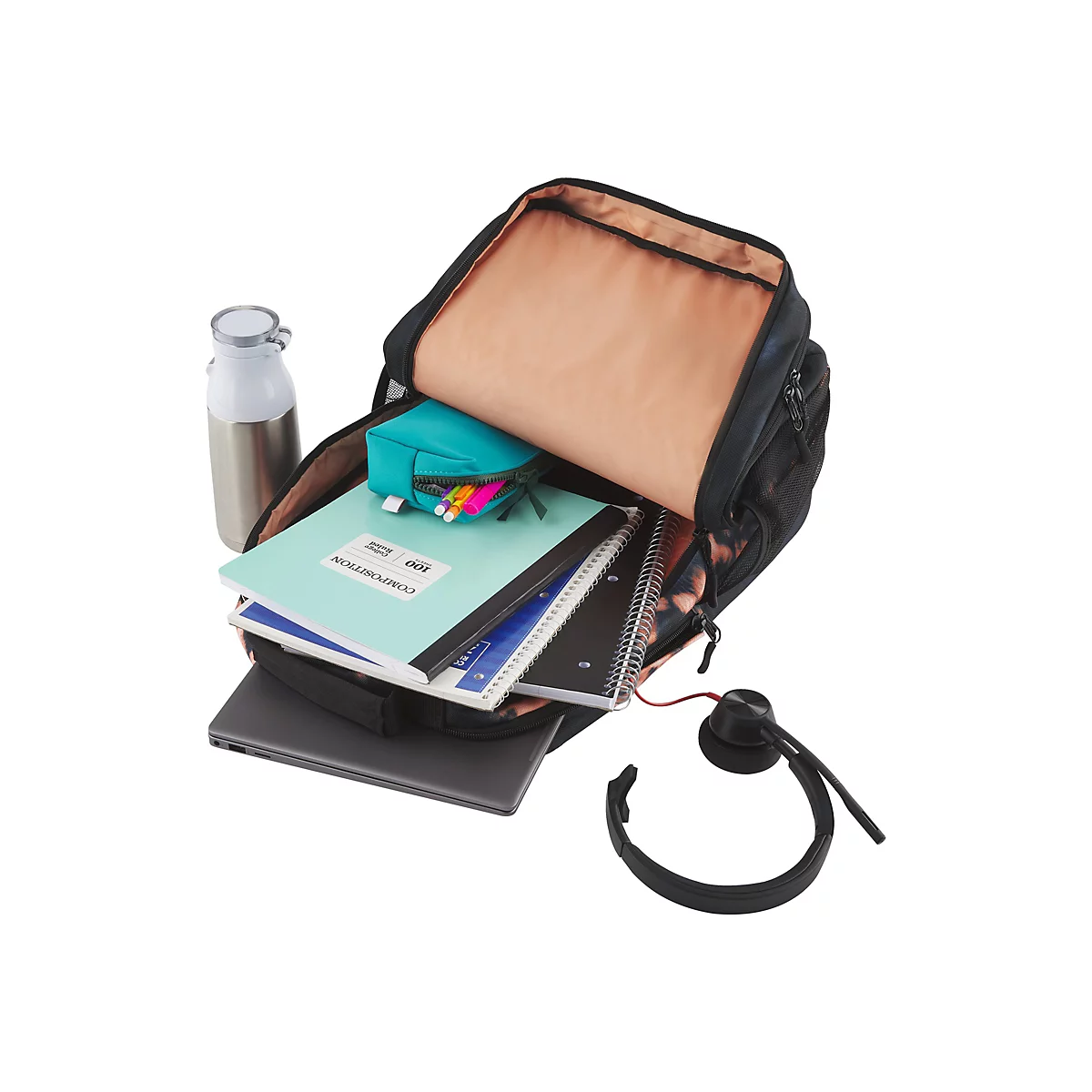 Ein offener schwarzer Rucksack, gefÃ¼llt mit Laptop, NotizbÃ¼chern, Stiften und Wasserflasche. Ein Headset liegt daneben.