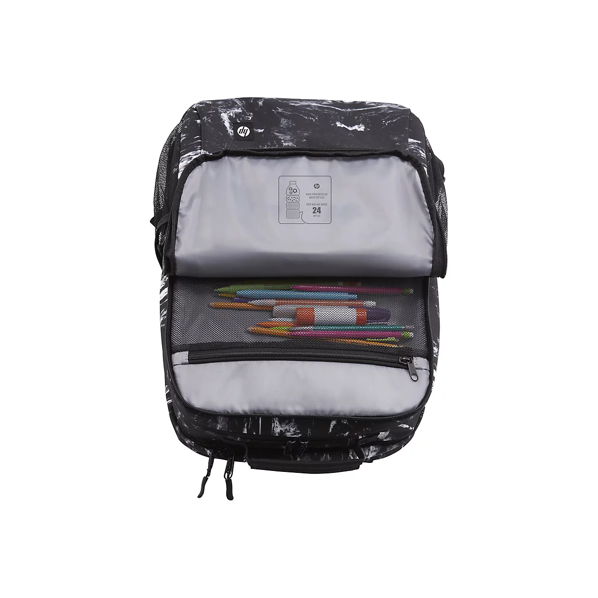 Schwarzer Rucksack mit offenem ReiÃŸverschluss, Innenansicht. Stifte und Klebstoff sichtbar.