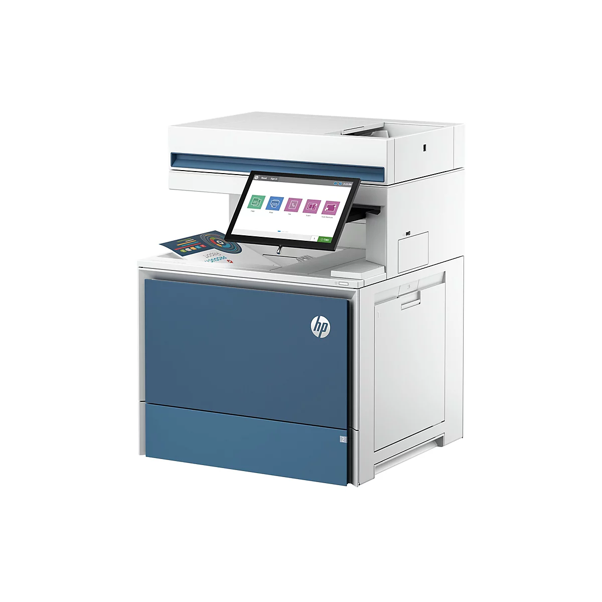 Ein weißer HP Multifunktionsdrucker mit blauen Frontpaneelen und einem Touchscreen-Display steht isoliert auf weißem Grund.