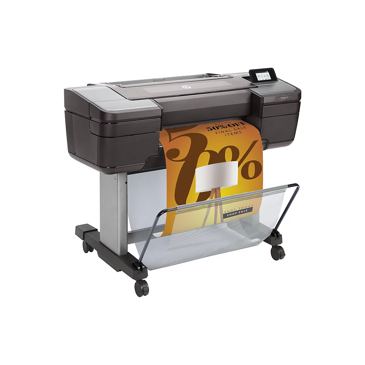 Ein schwarzer Großformatdrucker mit einem bedruckten Banner, der auf einem Rollwagen steht. Auf dem Banner steht "50% OFF FINAL SALE ITEMS".