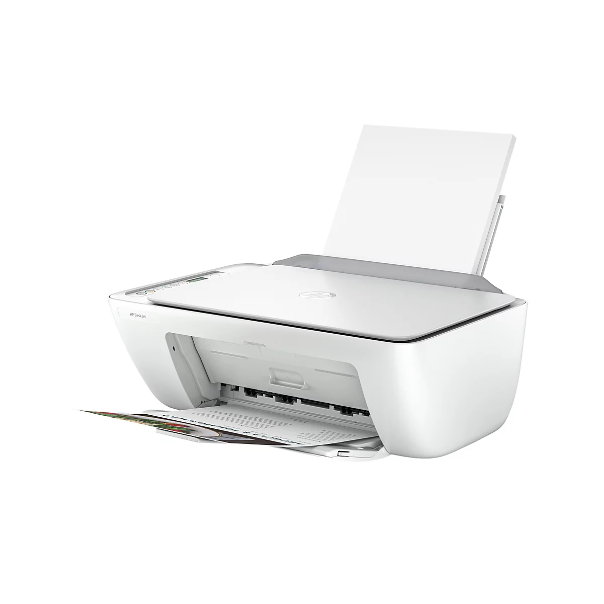 Ein weißer HP DeskJet Drucker, Papierausgabe geöffnet, Papier liegt im Ausgabefach. Auf dem Papier ist Text zu sehen.