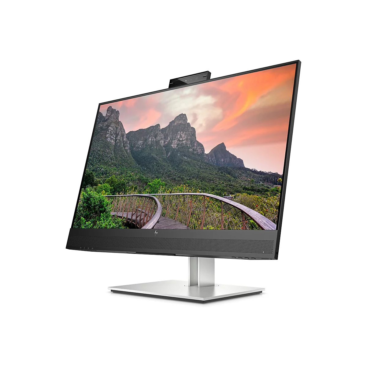 HP All-in-One Computer mit integrierter Webcam und Berglandschaft auf dem Display vor weißem Hintergrund.