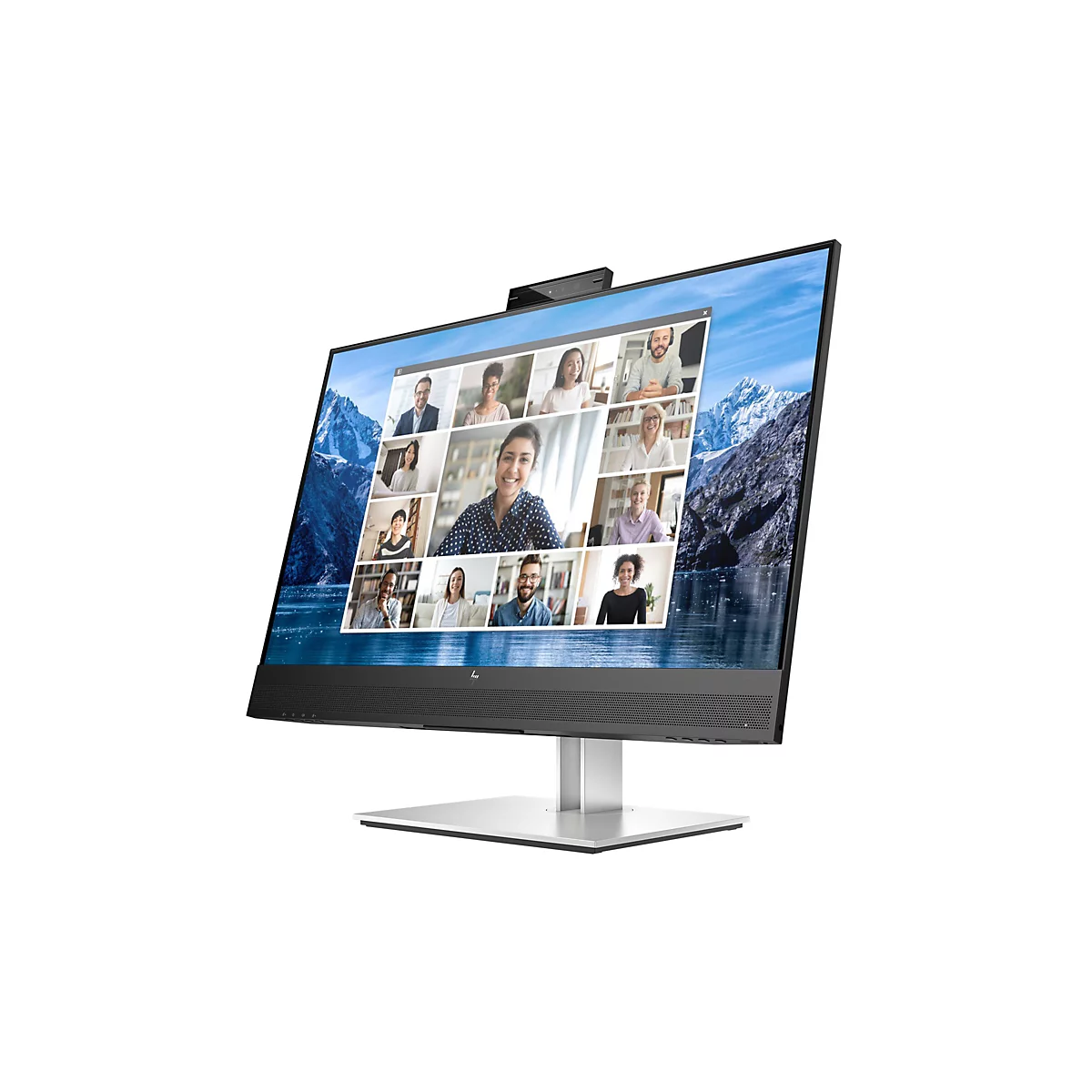 HP Konferenzmonitor mit integrierter Webcam zeigt eine Videokonferenz mit mehreren Personen vor einer Berglandschaft.