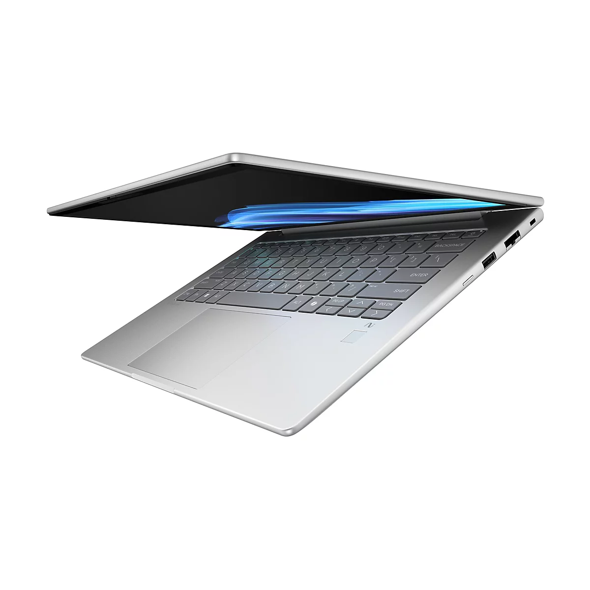 Ein silberner Laptop, halb geöffnet, auf weißem Hintergrund. Die Tastatur und das Touchpad sind zu sehen.