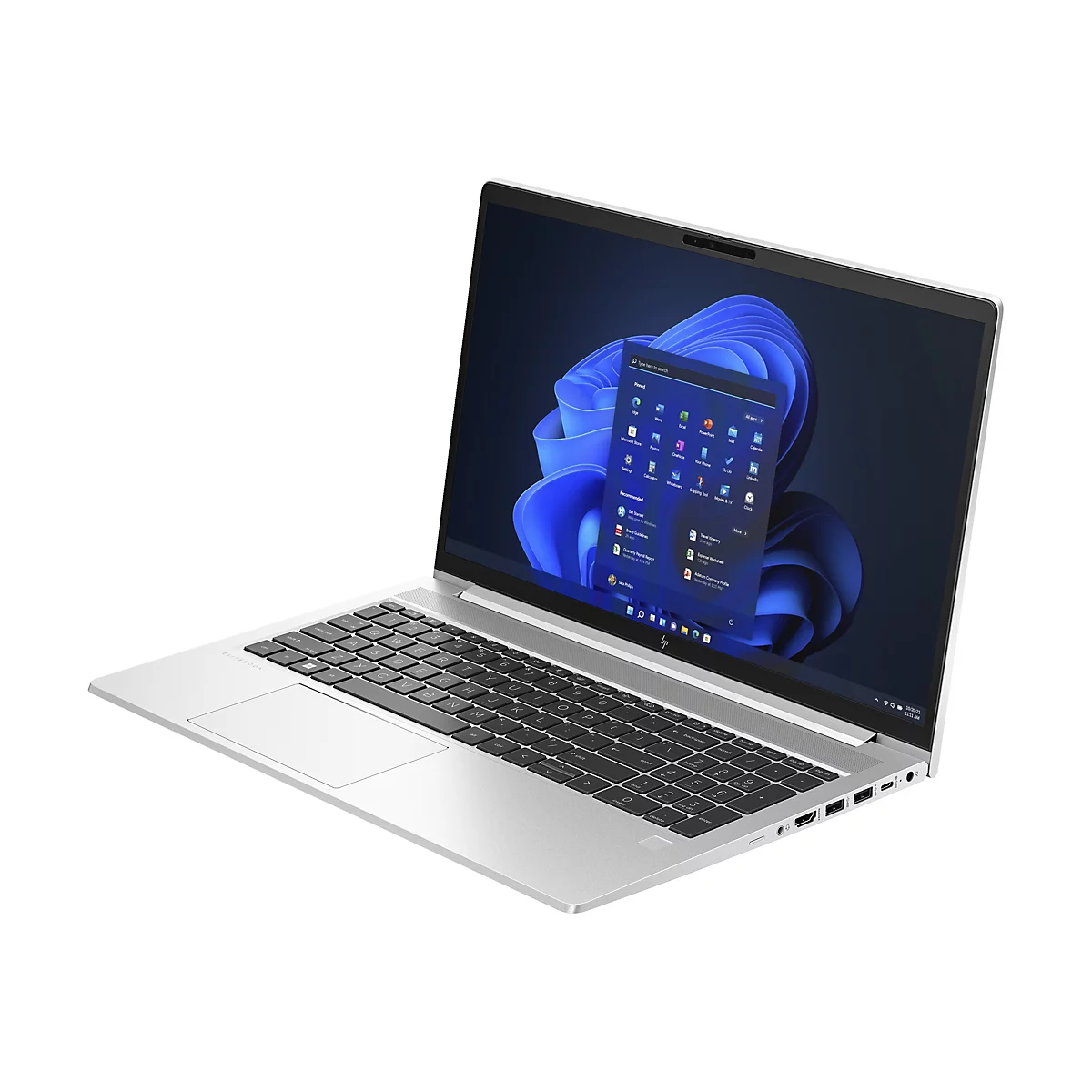 Ein silberner Laptop mit offenem Bildschirm. Auf dem Display ein Windows-Desktop mit Apps, darunter ein blauer Hintergrund.
