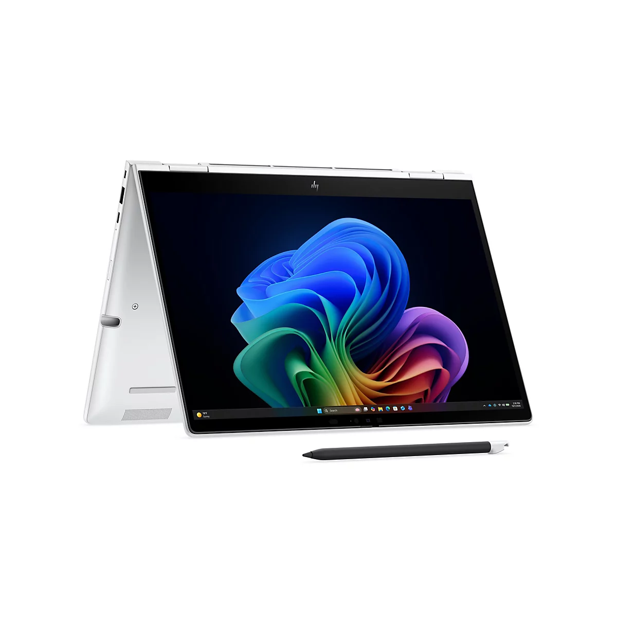 Silbernes HP Pavilion Convertible Laptop im Zeltmodus mit aktivem Eingabestift davor vor weißem Hintergrund.