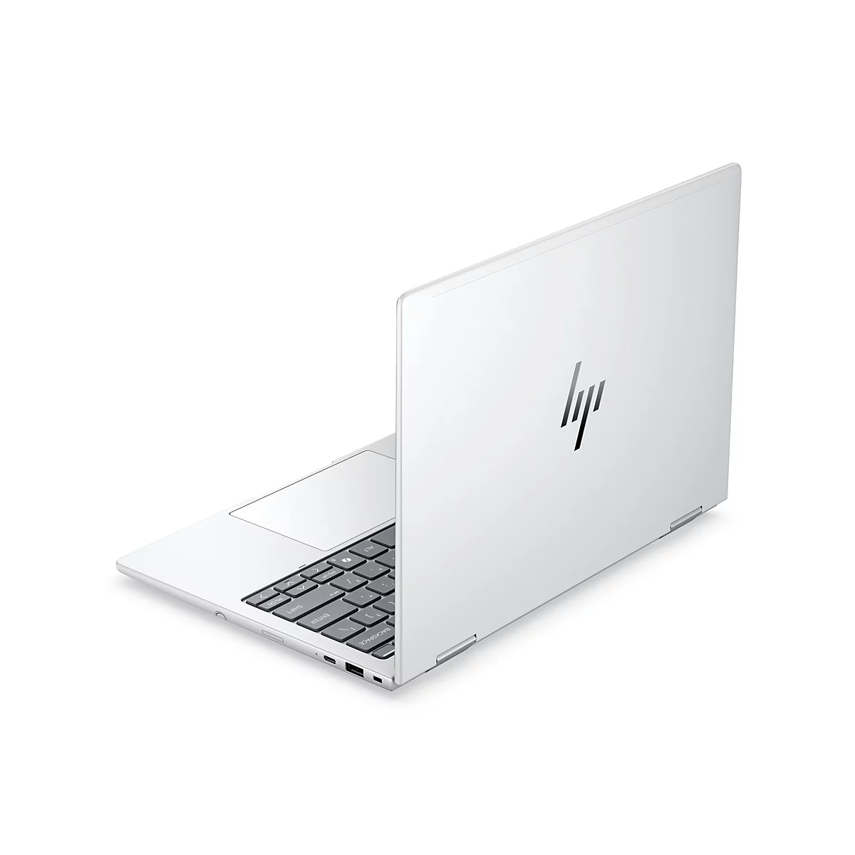 Silbernes HP Laptop schräg von hinten gesehen, mit geschlossenem Display und sichtbarem HP-Logo.