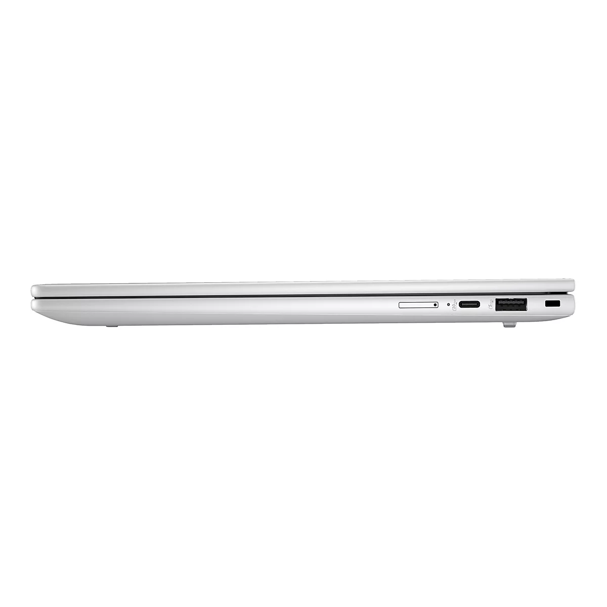 Seitenansicht eines silbernen Laptops. Detailliert sind die Anschlüsse wie SD-Kartenslot und USB-C Port zu erkennen.