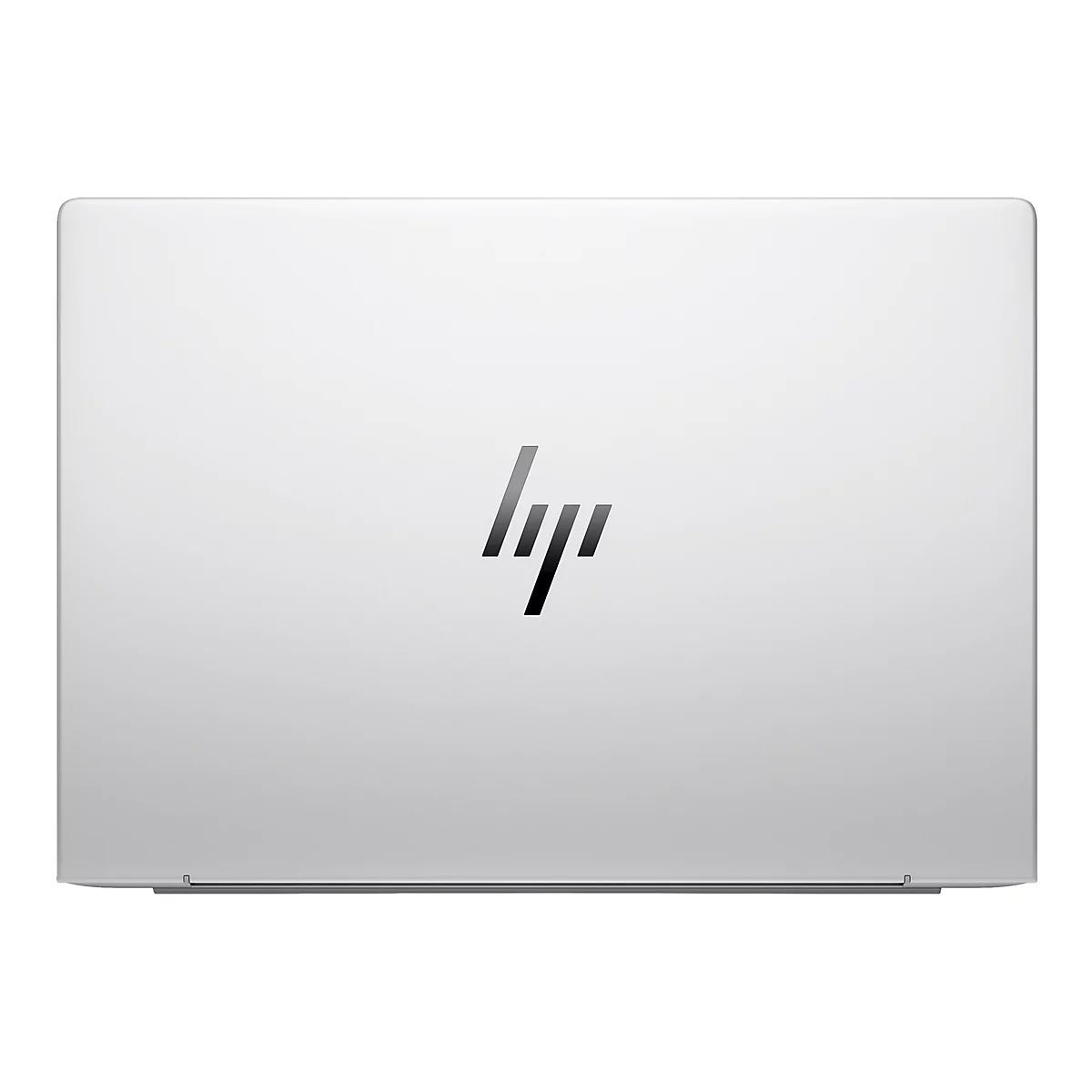Nahaufnahme eines silberfarbenen Laptops, der geschlossen ist. Oben mittig ist das schwarze HP-Logo zu sehen.