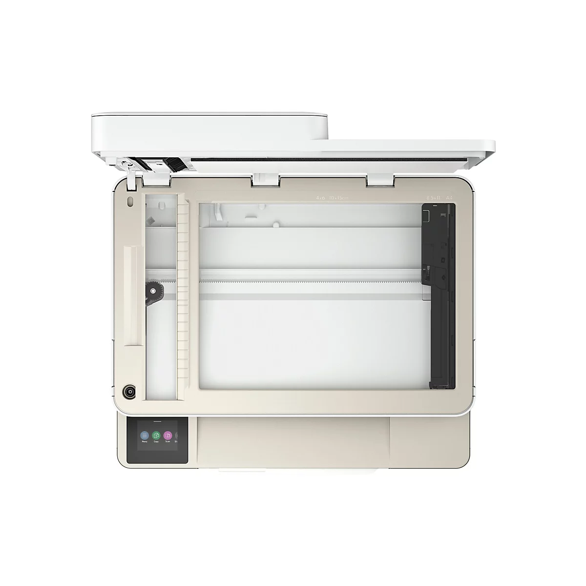 Draufsicht auf einen beige-weißen Drucker. Der Deckel ist geöffnet, darunter liegt das Scannerbett mit den Größenangaben. Unten links ein Touchscreen.