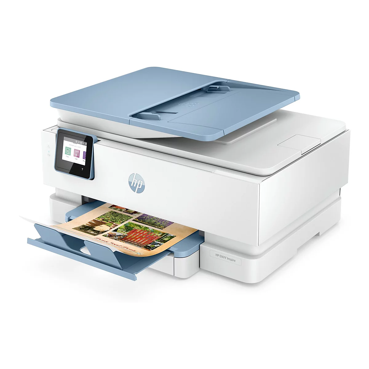 Une imprimante HP ENVY Inspire blanche, distribuant une page avec des images, panneau de commande à écran tactile.