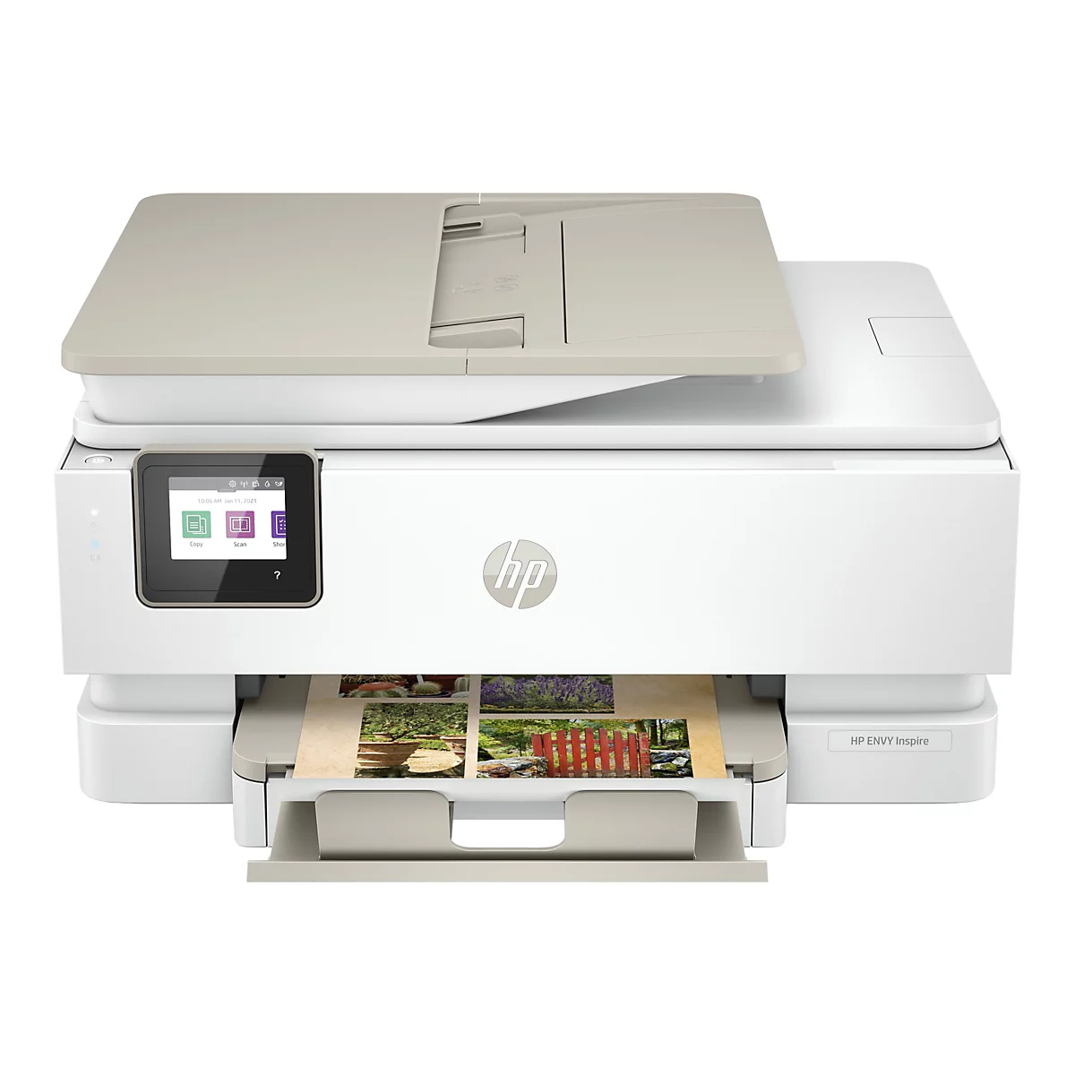 Imprimante HP Envy blanche avec photos imprimÃ©es. Couvercle gris clair sur le dessus et Ã©cran tactile.