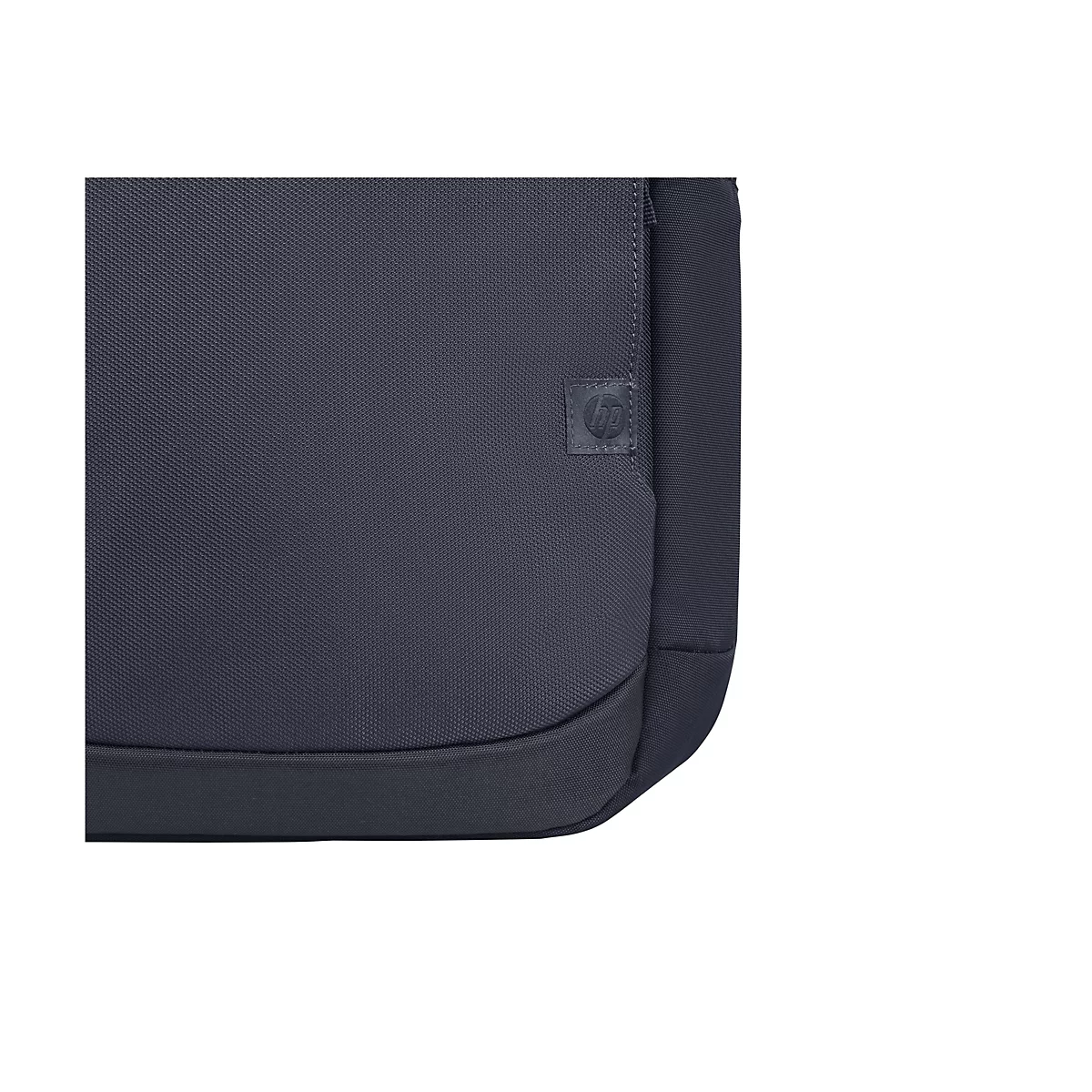Detailaufnahme einer dunkelblauen Laptop-Tasche mit dem HP-Logo.