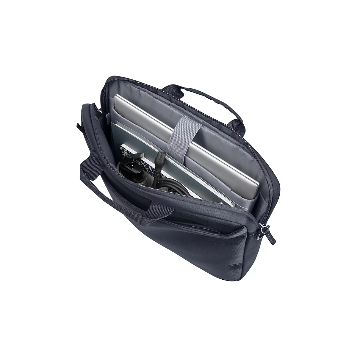 Dunkelgraue Laptoptasche von oben geöffnet, bestückt mit Laptop, Notizbuch und Kabeln.